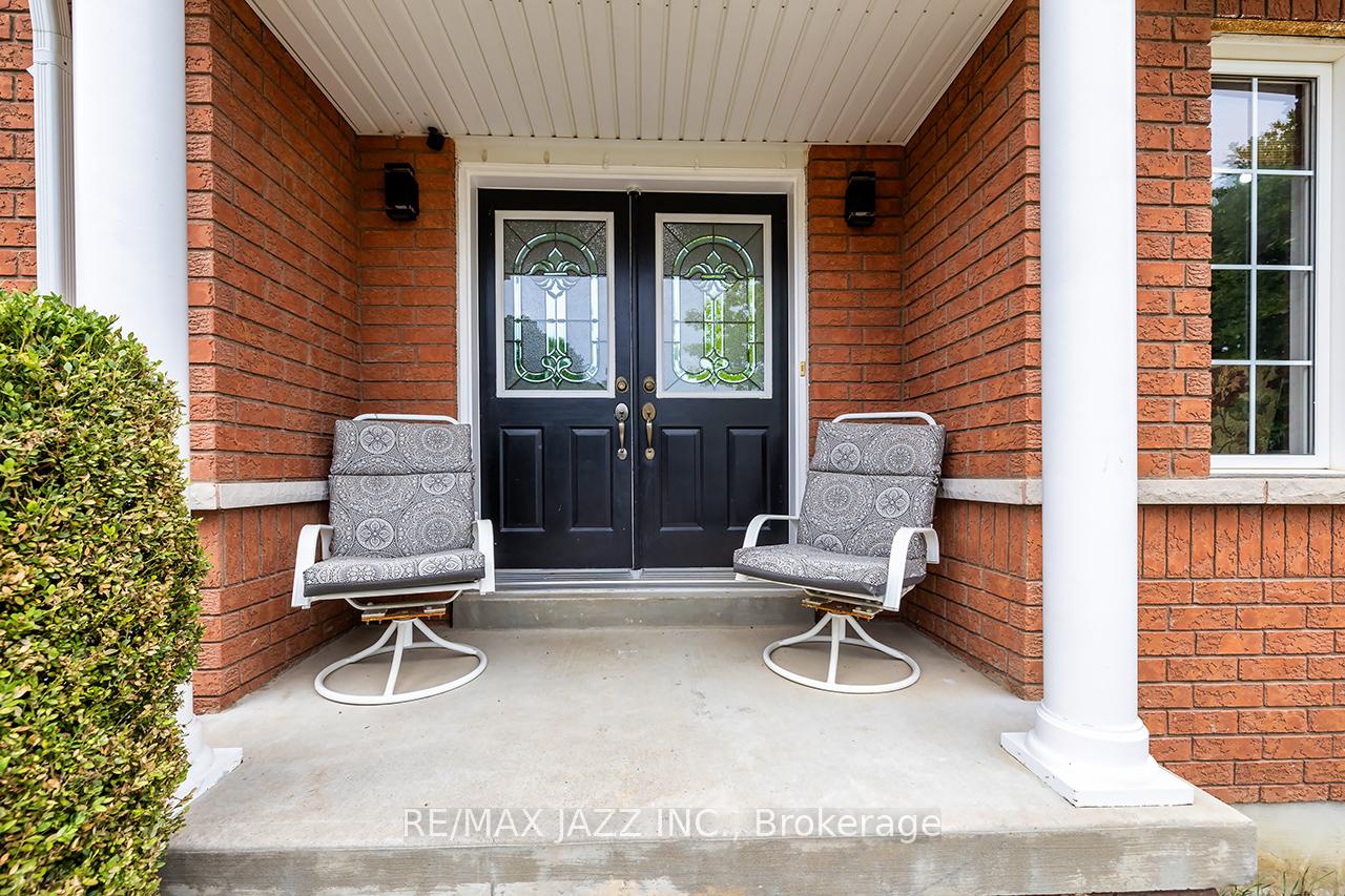 Photo 5 of 2 Nicks Street, Clarington, Bowmanville — HOMEH