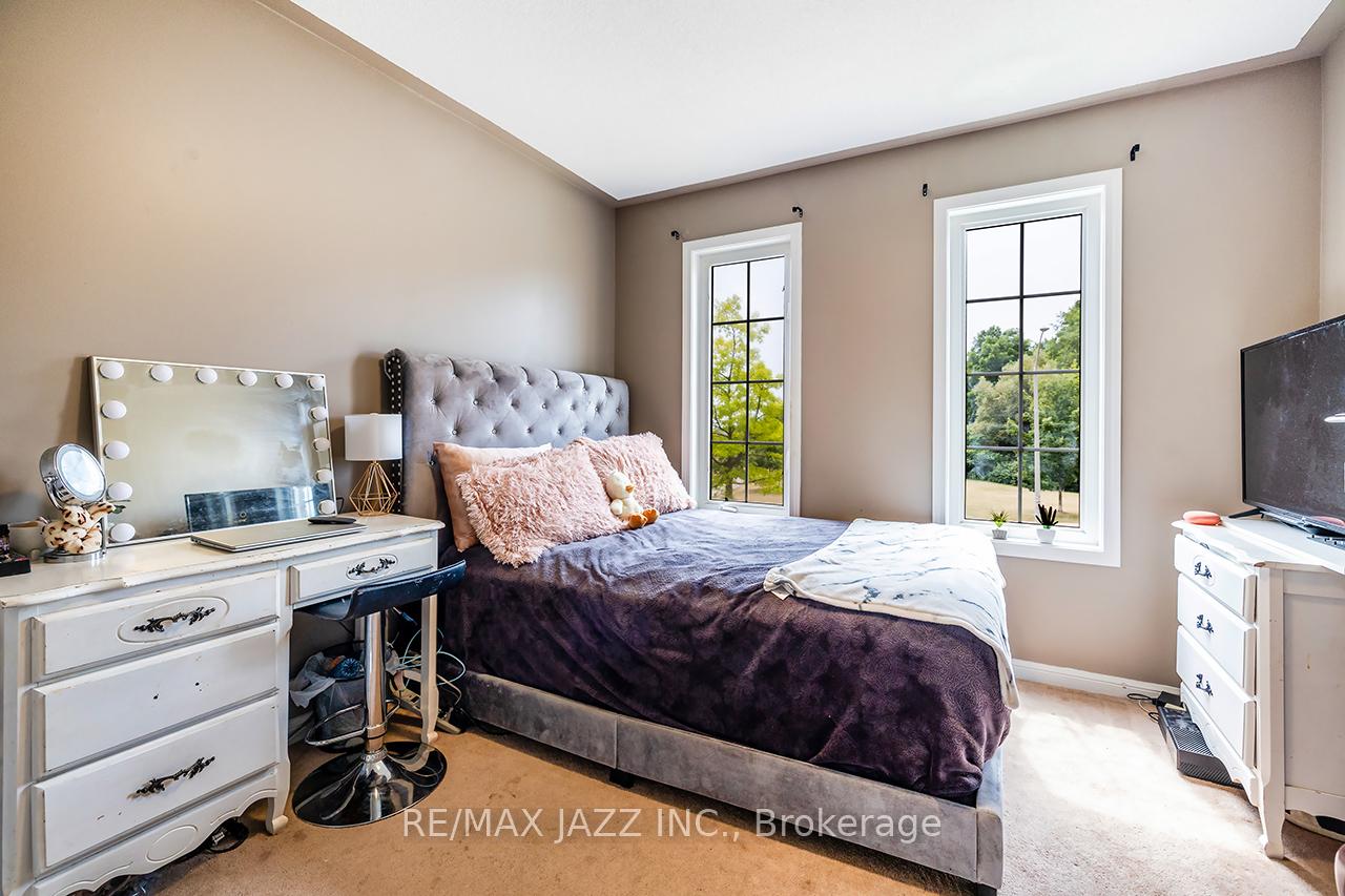 Photo 6 of 2 Nicks Street, Clarington, Bowmanville — HOMEH