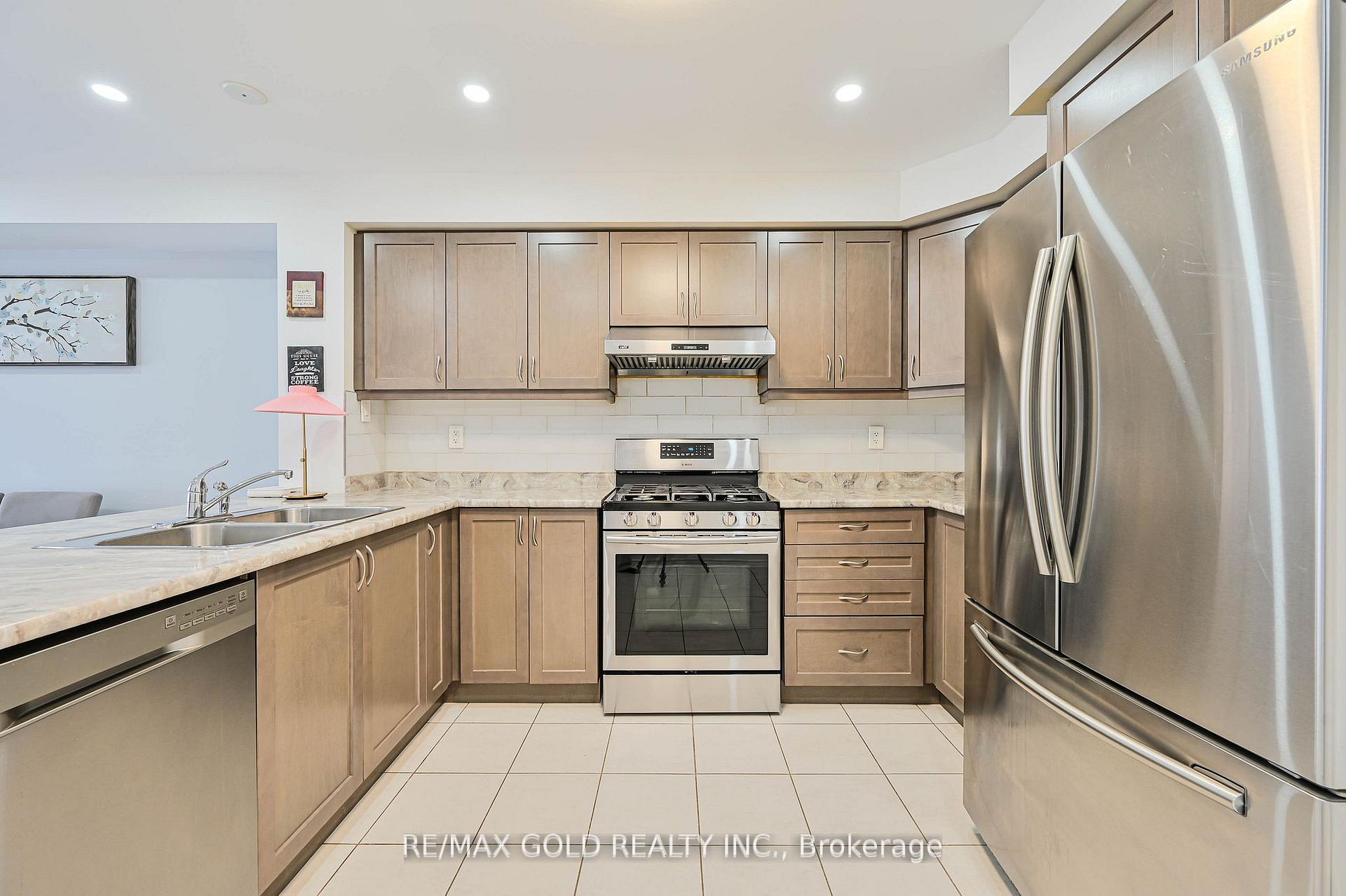 Photo 12 of 67 Rockbrook Trail, Brampton, Northwest Brampton — HOMEH
