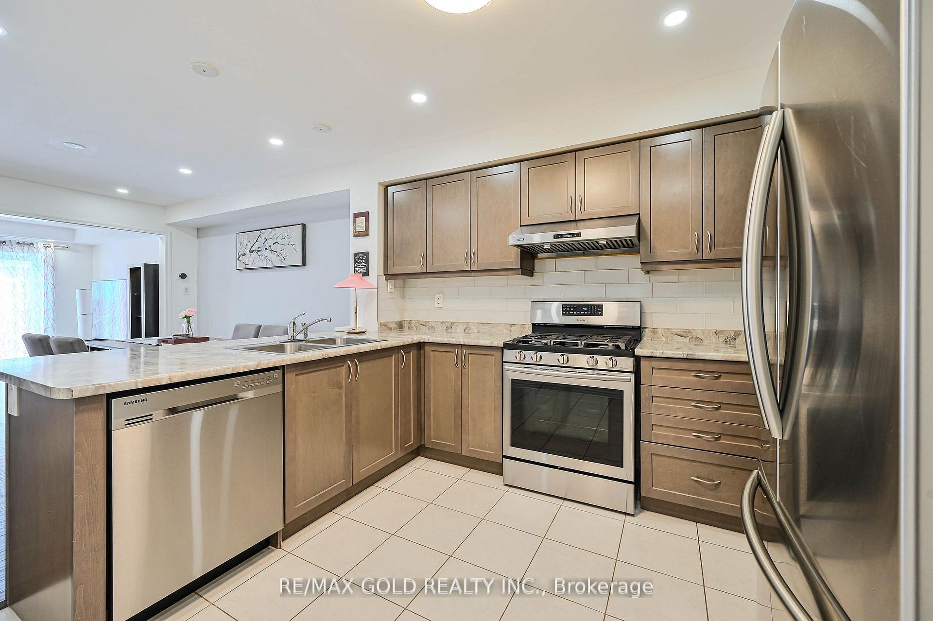 Photo 11 of 67 Rockbrook Trail, Brampton, Northwest Brampton — HOMEH