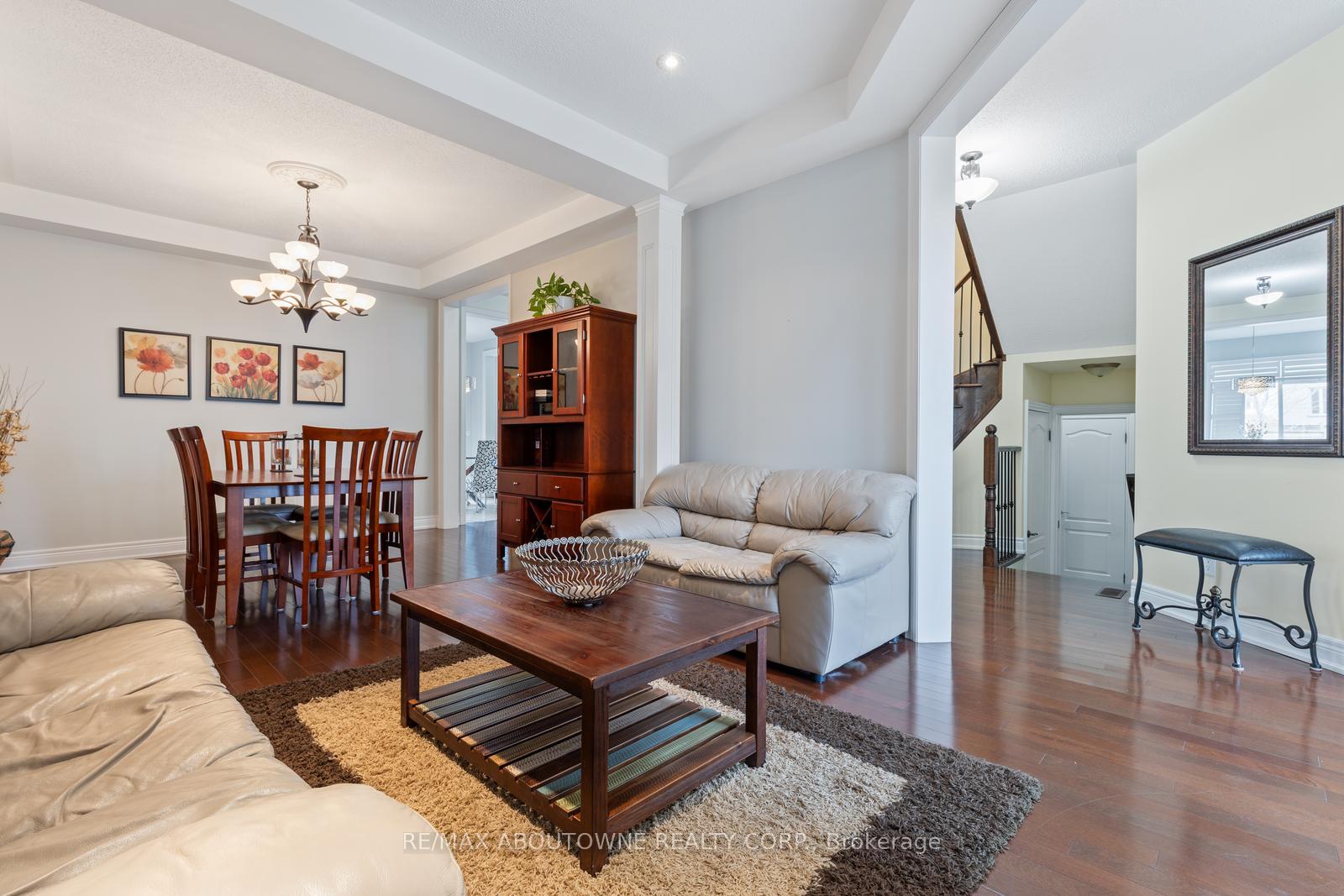 Photo 8 of 22 Interlacken Drive, Brampton, Credit Valley — HOMEH