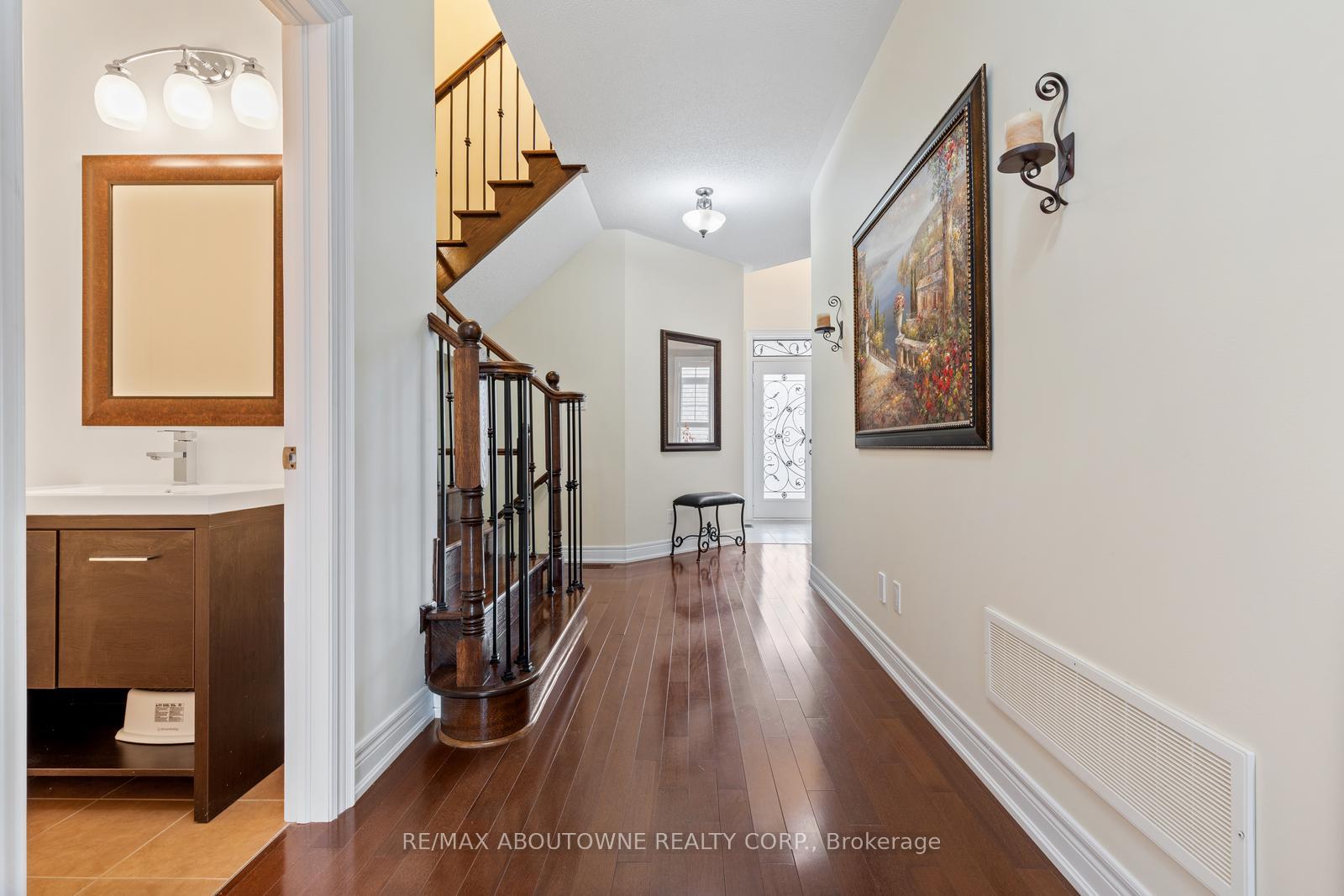 Photo 6 of 22 Interlacken Drive, Brampton, Credit Valley — HOMEH