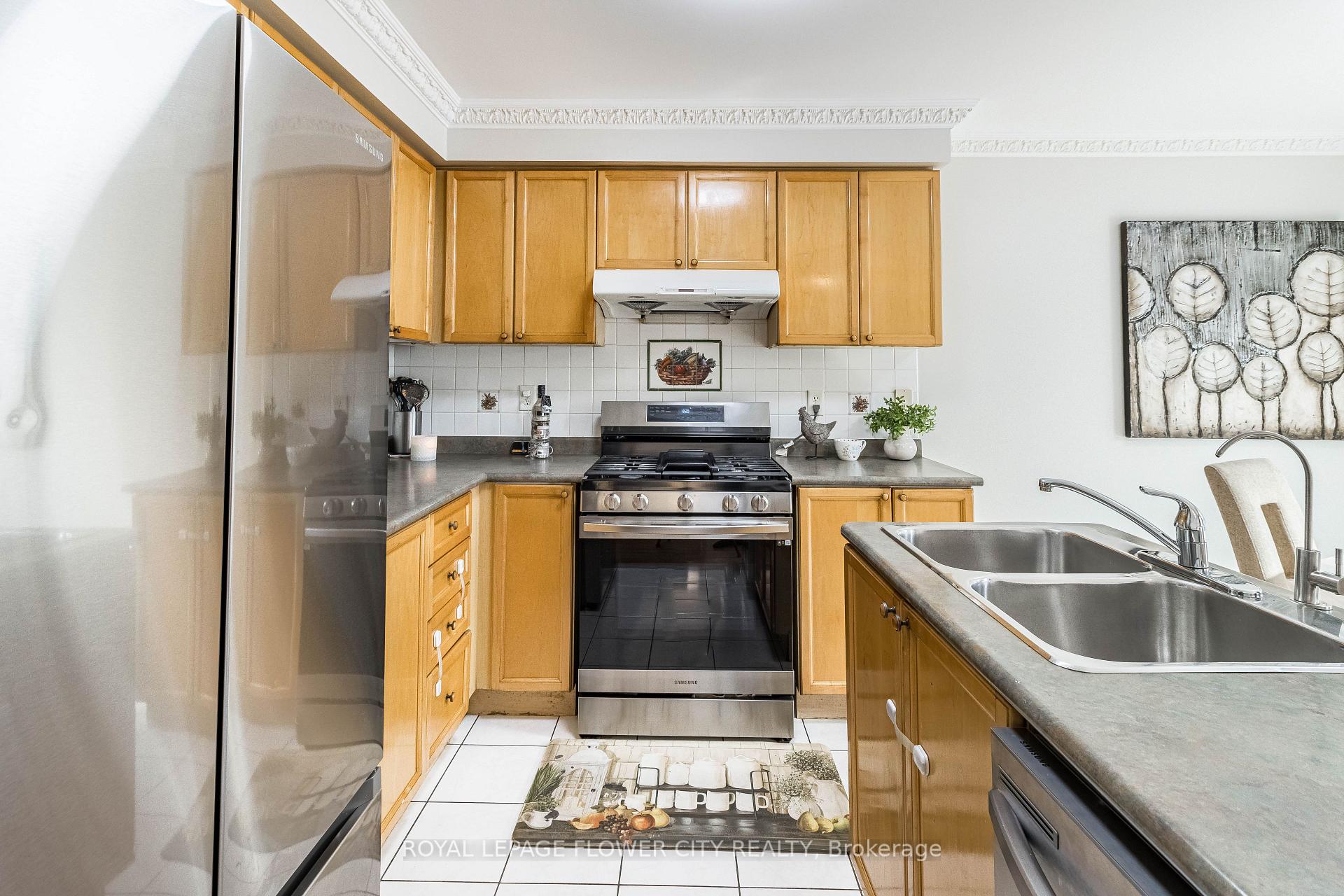 Photo 10 of 51 Blue Whale Boulevard, Brampton, Sandringham-Wellington — HOMEH