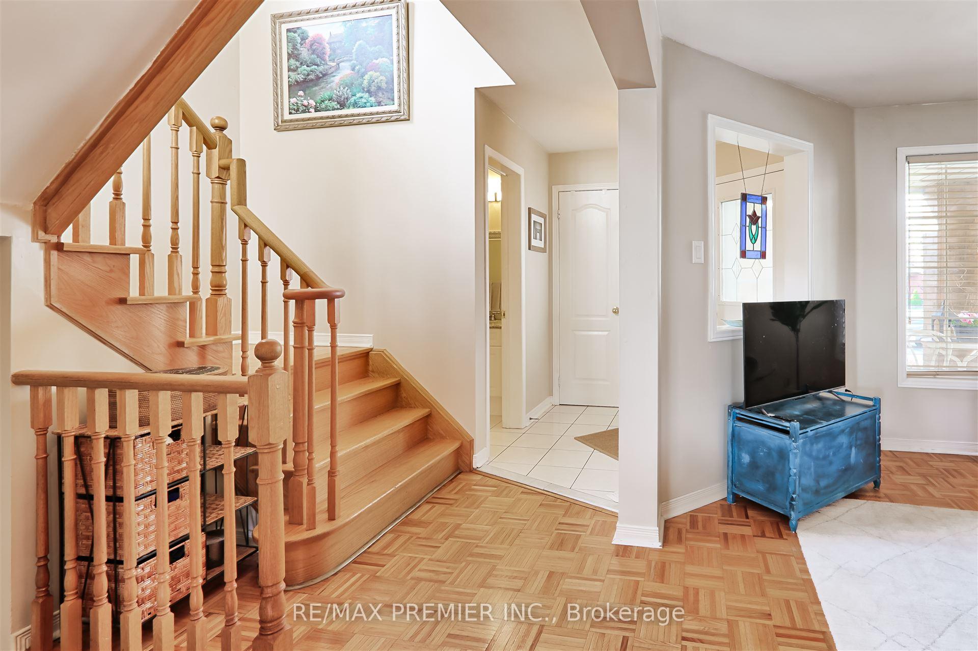 Photo 5 of 48 Muirside Road, Vaughan, Maple — HOMEH