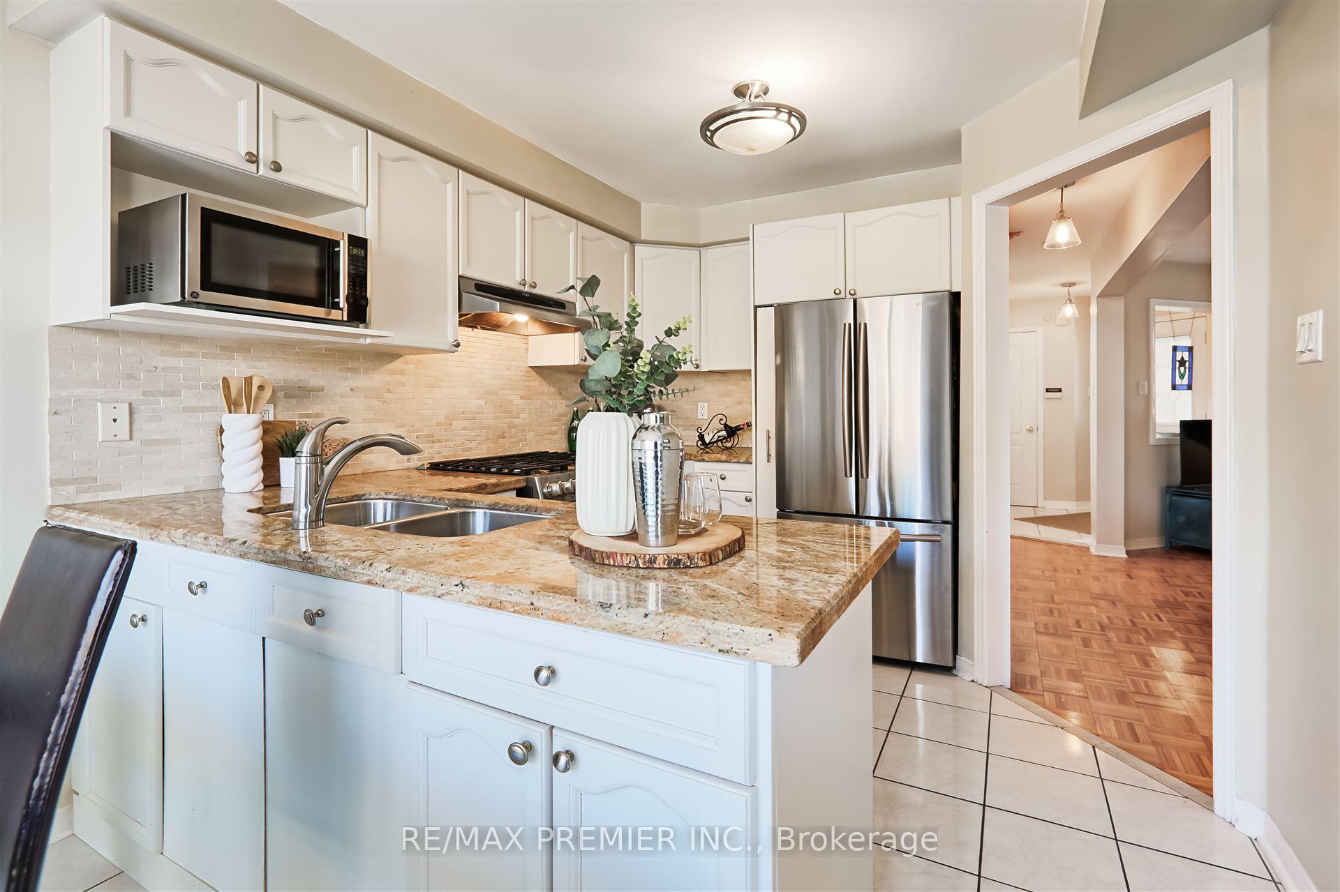 Photo 7 of 48 Muirside Road, Vaughan, Maple — HOMEH