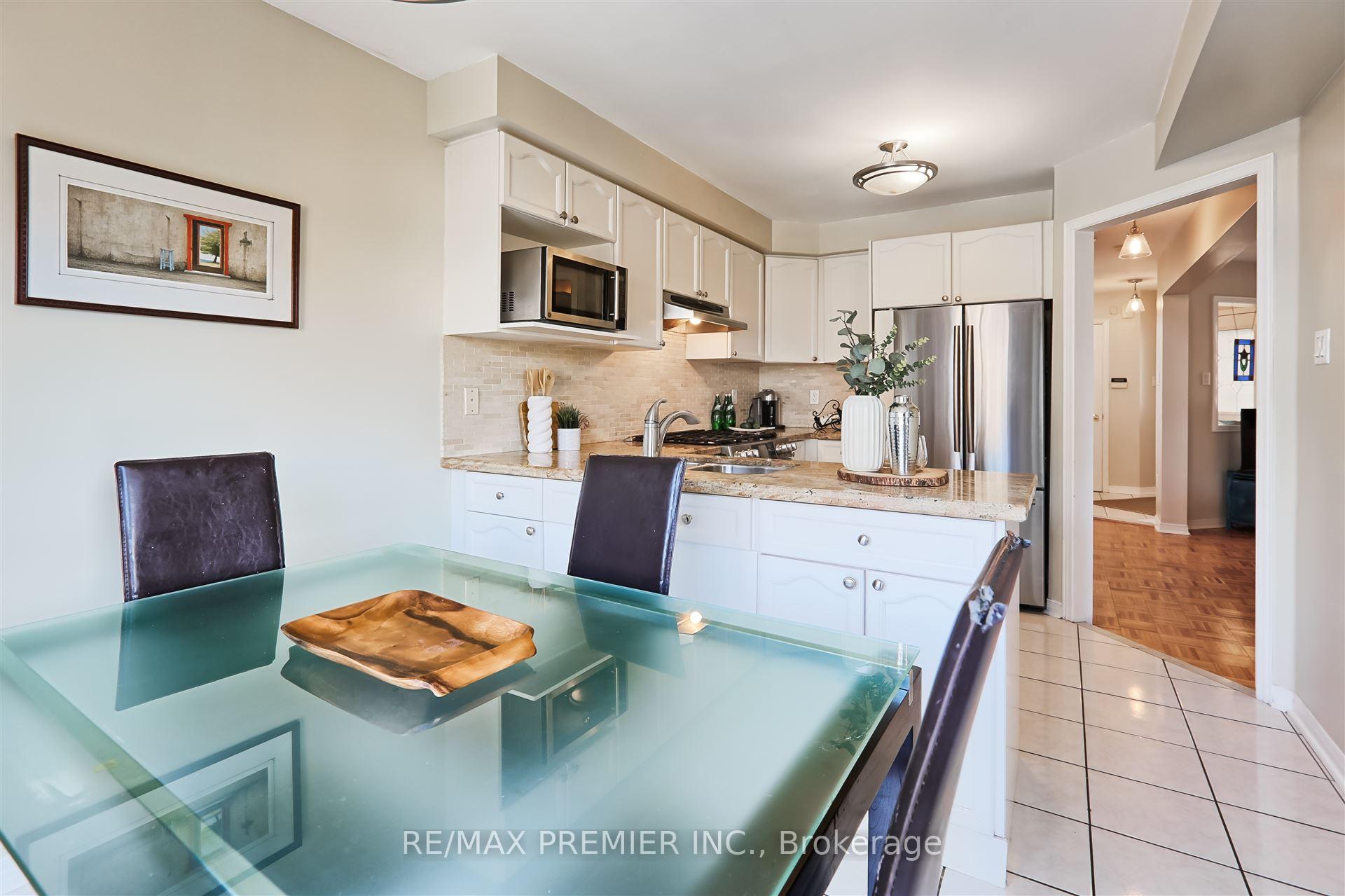 Photo 11 of 48 Muirside Road, Vaughan, Maple — HOMEH