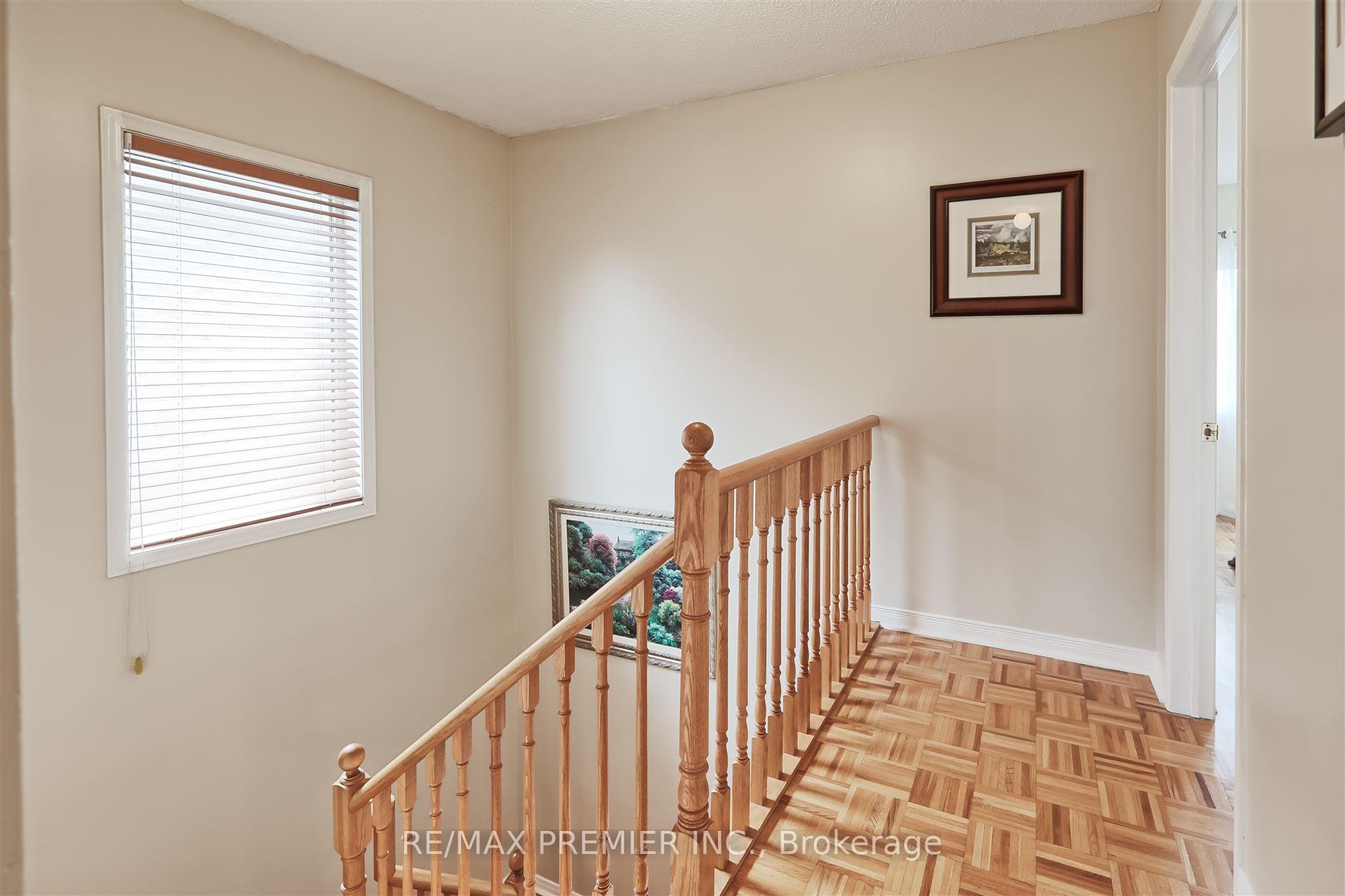 Photo 12 of 48 Muirside Road, Vaughan, Maple — HOMEH