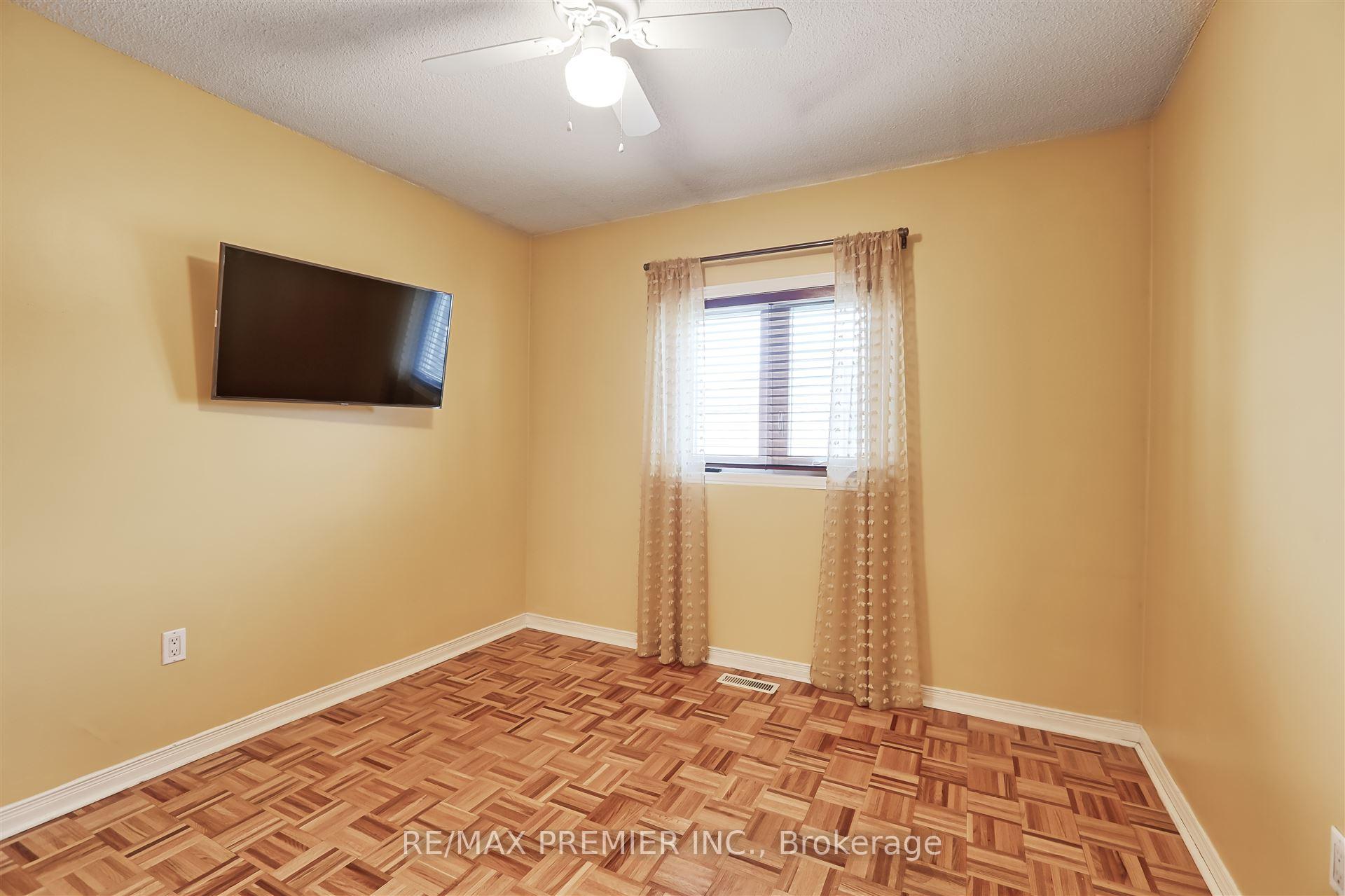Photo 33 of 48 Muirside Road, Vaughan, Maple — HOMEH