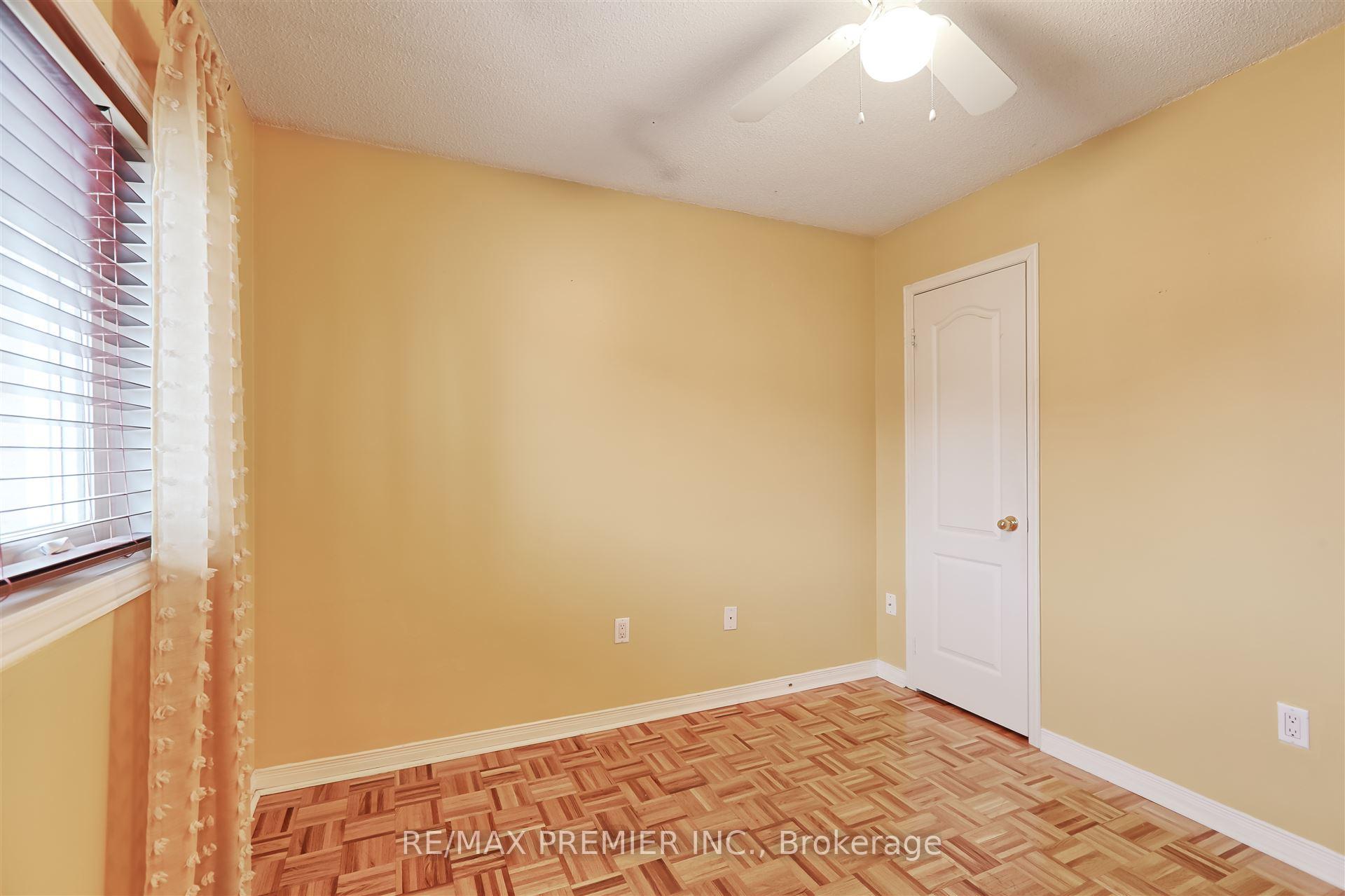 Photo 17 of 48 Muirside Road, Vaughan, Maple — HOMEH