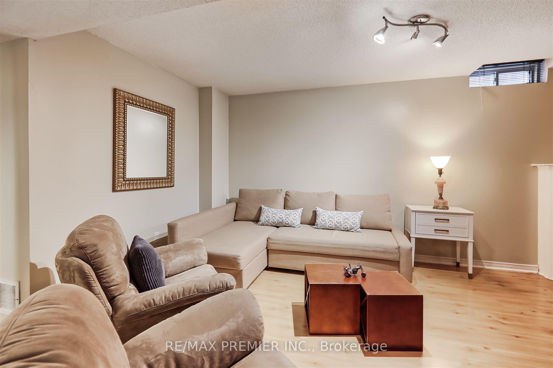 Photo 18 of 48 Muirside Road, Vaughan, Maple — HOMEH