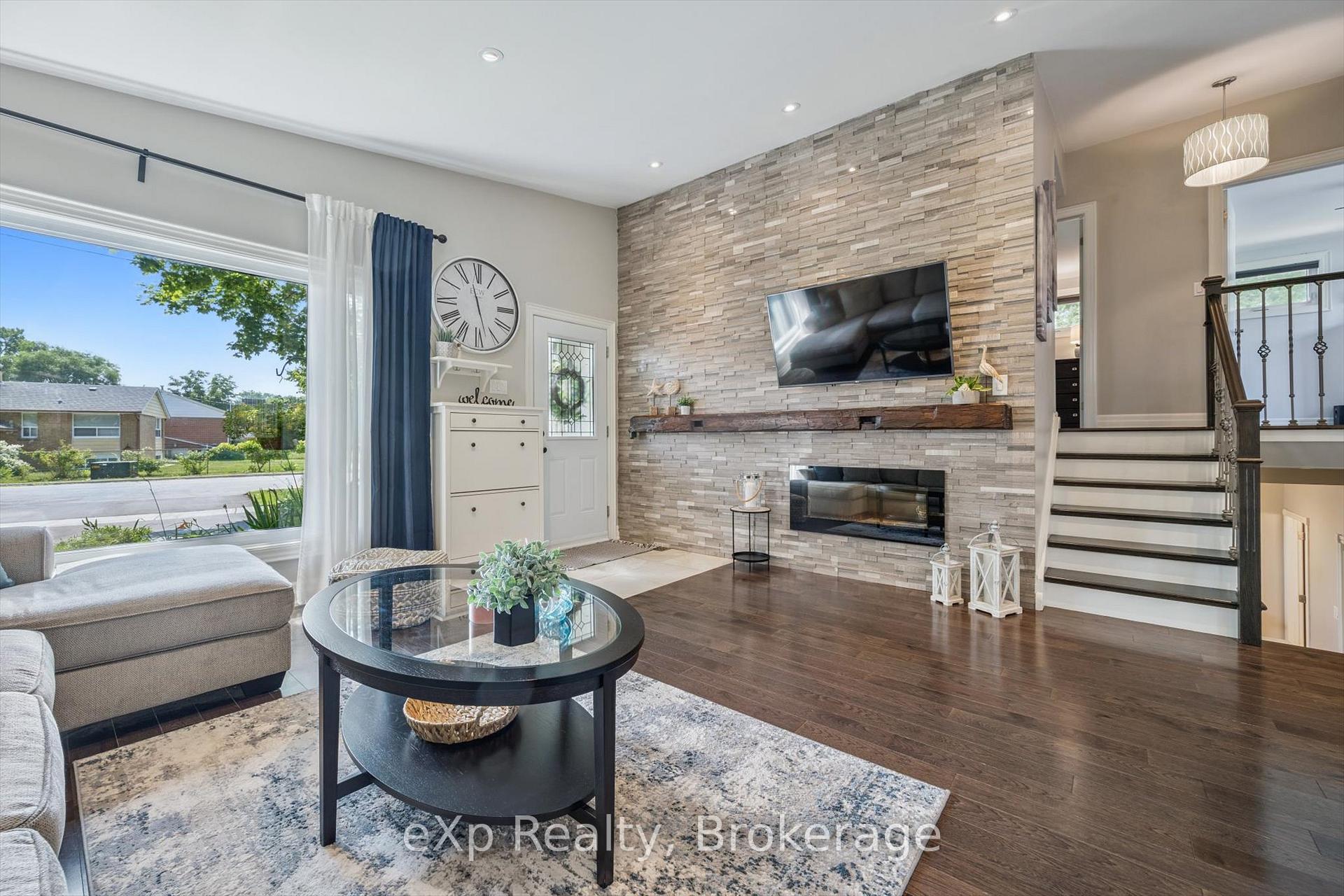 Photo 8 of 28 Alston Court, Brampton, Brampton East — HOMEH
