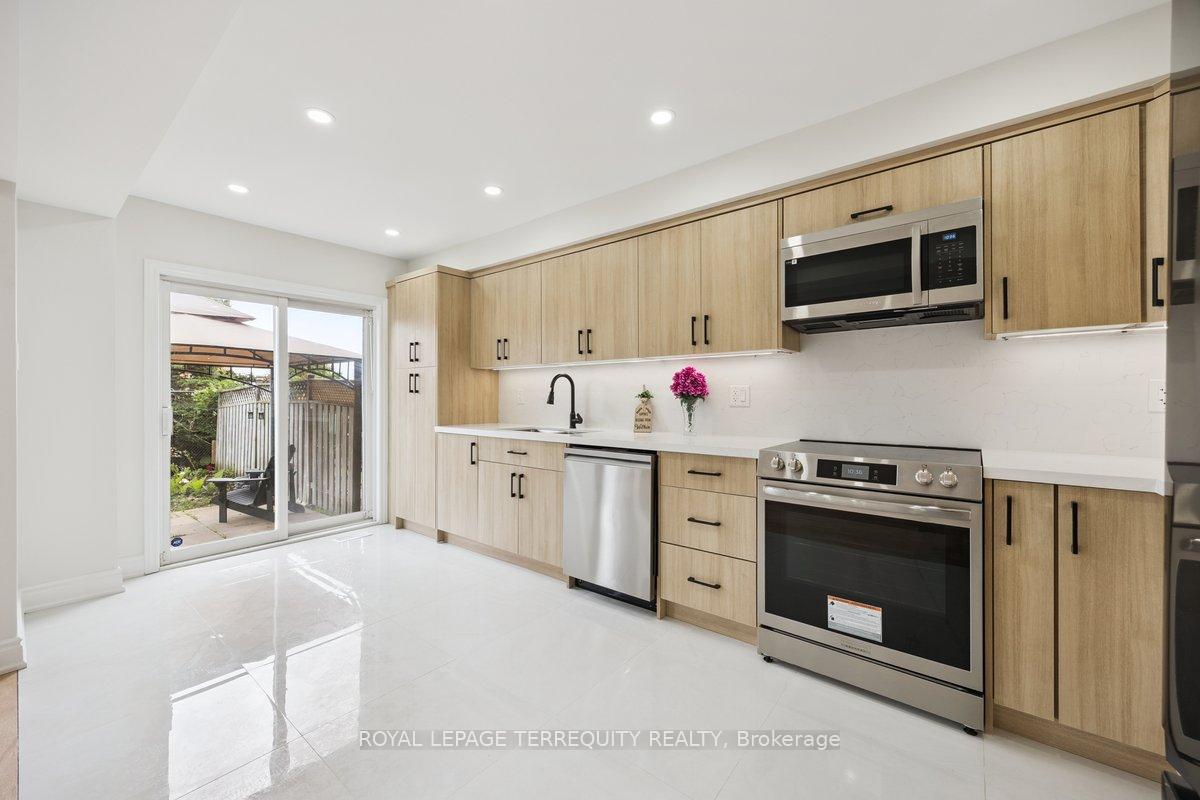 Photo 21 of 113 Sewells Lane, Brampton, Fletcher's Meadow — HOMEH