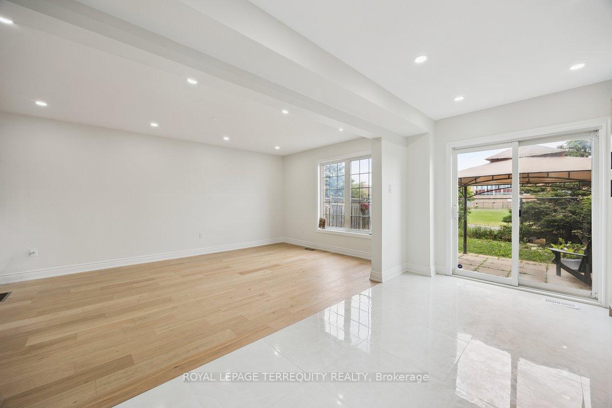 Photo 17 of 113 Sewells Lane, Brampton, Fletcher's Meadow — HOMEH