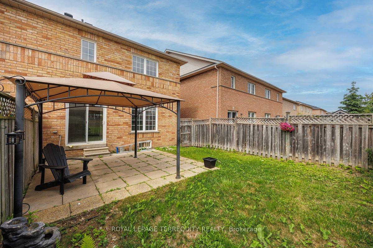 Photo 33 of 113 Sewells Lane, Brampton, Fletcher's Meadow — HOMEH