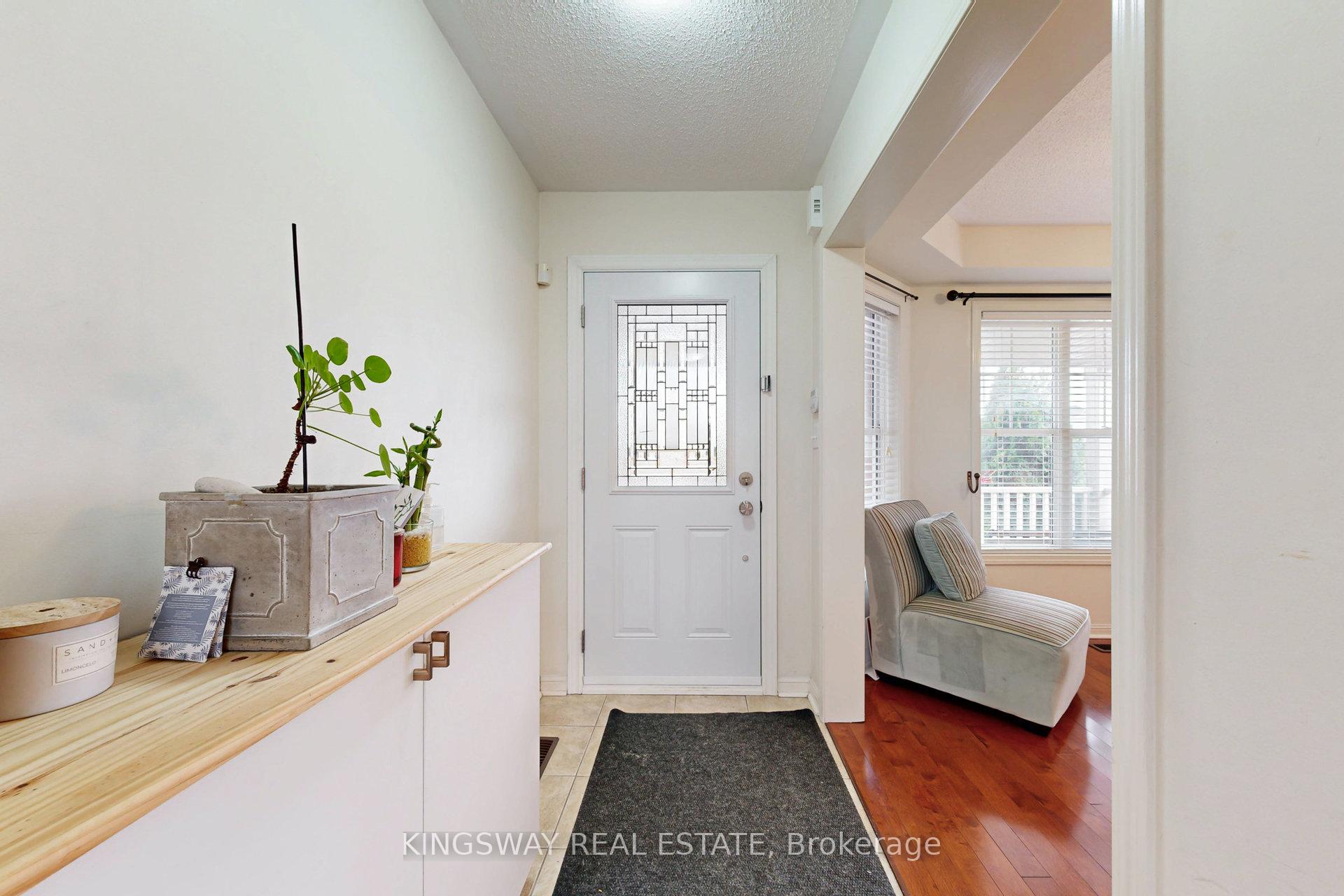 Photo 3 of 142 Valleyway Drive, Brampton, Credit Valley — HOMEH
