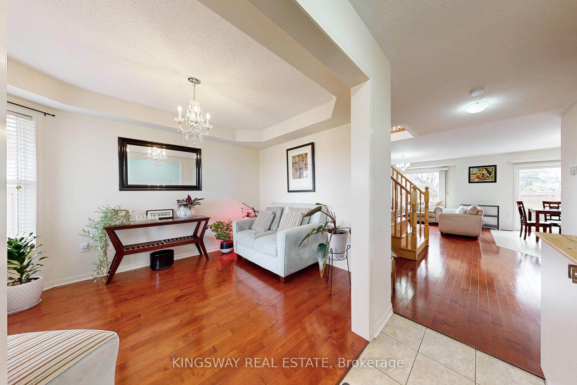 Photo 2 of 142 Valleyway Drive, Brampton, Credit Valley — HOMEH