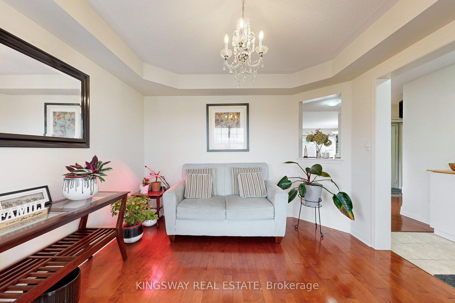 Photo 15 of 142 Valleyway Drive, Brampton, Credit Valley — HOMEH
