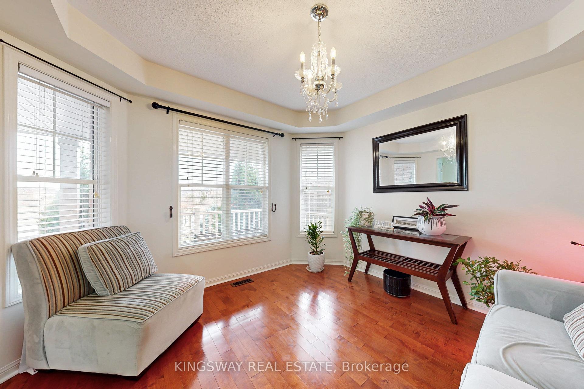 Photo 5 of 142 Valleyway Drive, Brampton, Credit Valley — HOMEH