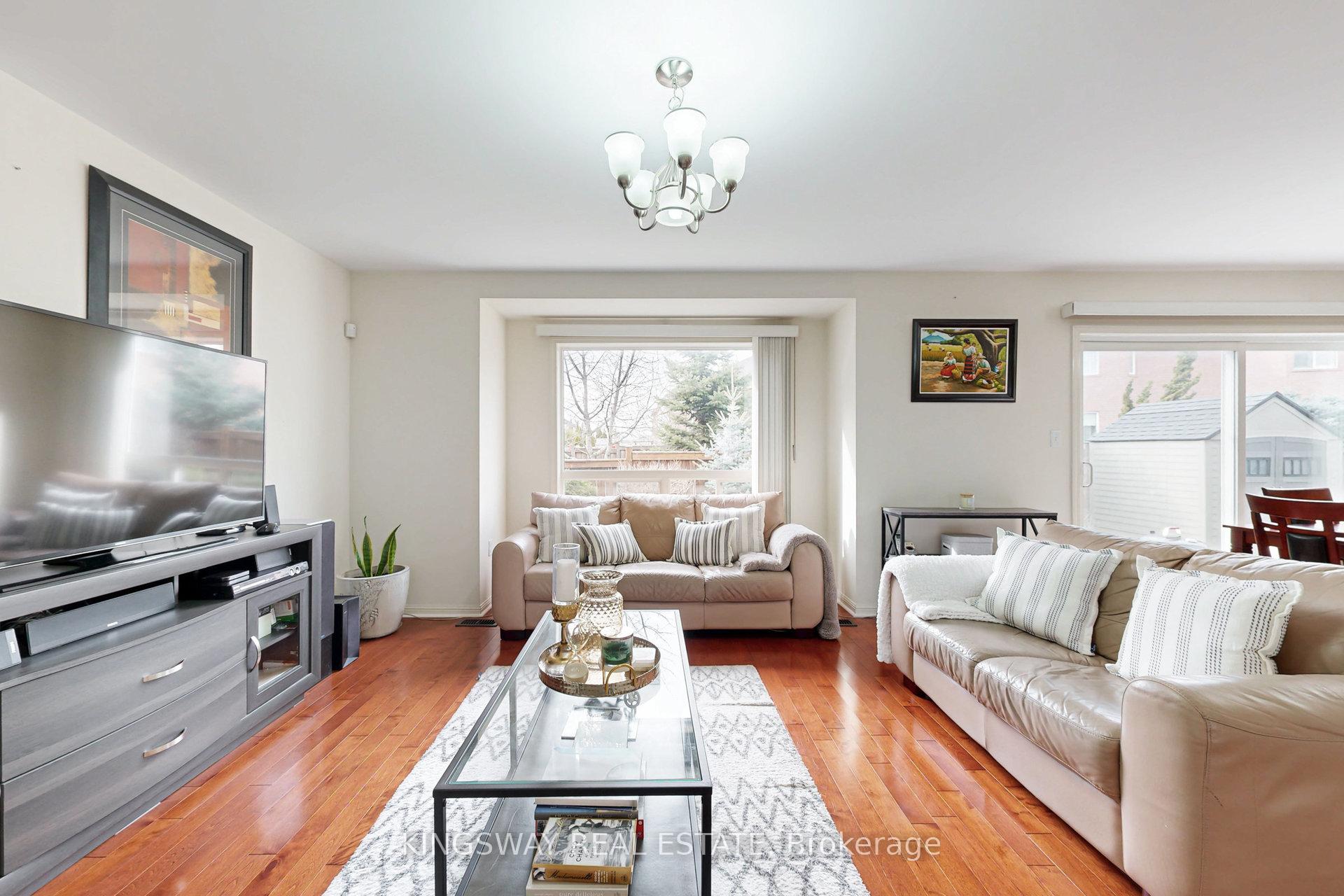 Photo 8 of 142 Valleyway Drive, Brampton, Credit Valley — HOMEH