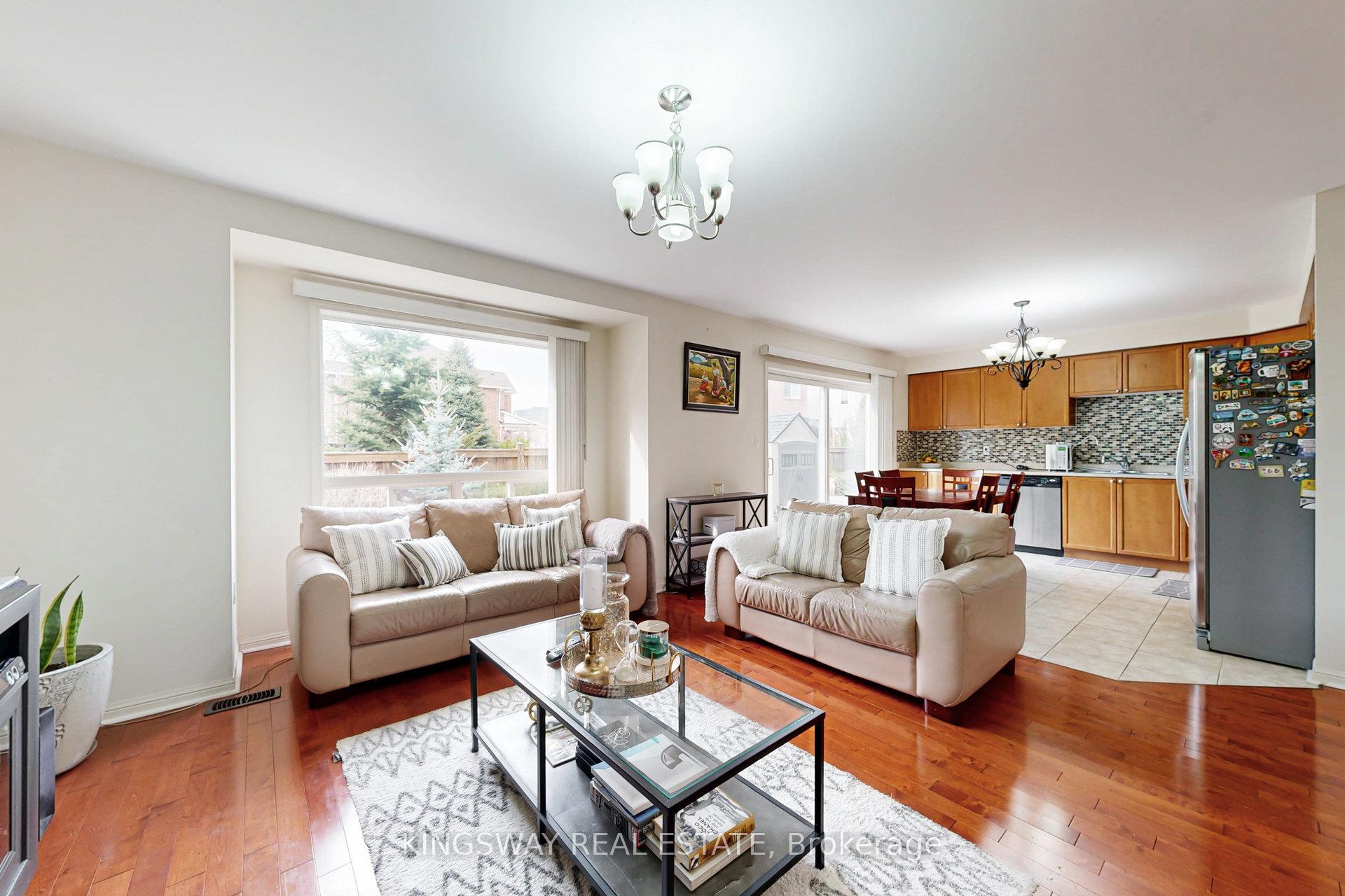 Photo 6 of 142 Valleyway Drive, Brampton, Credit Valley — HOMEH