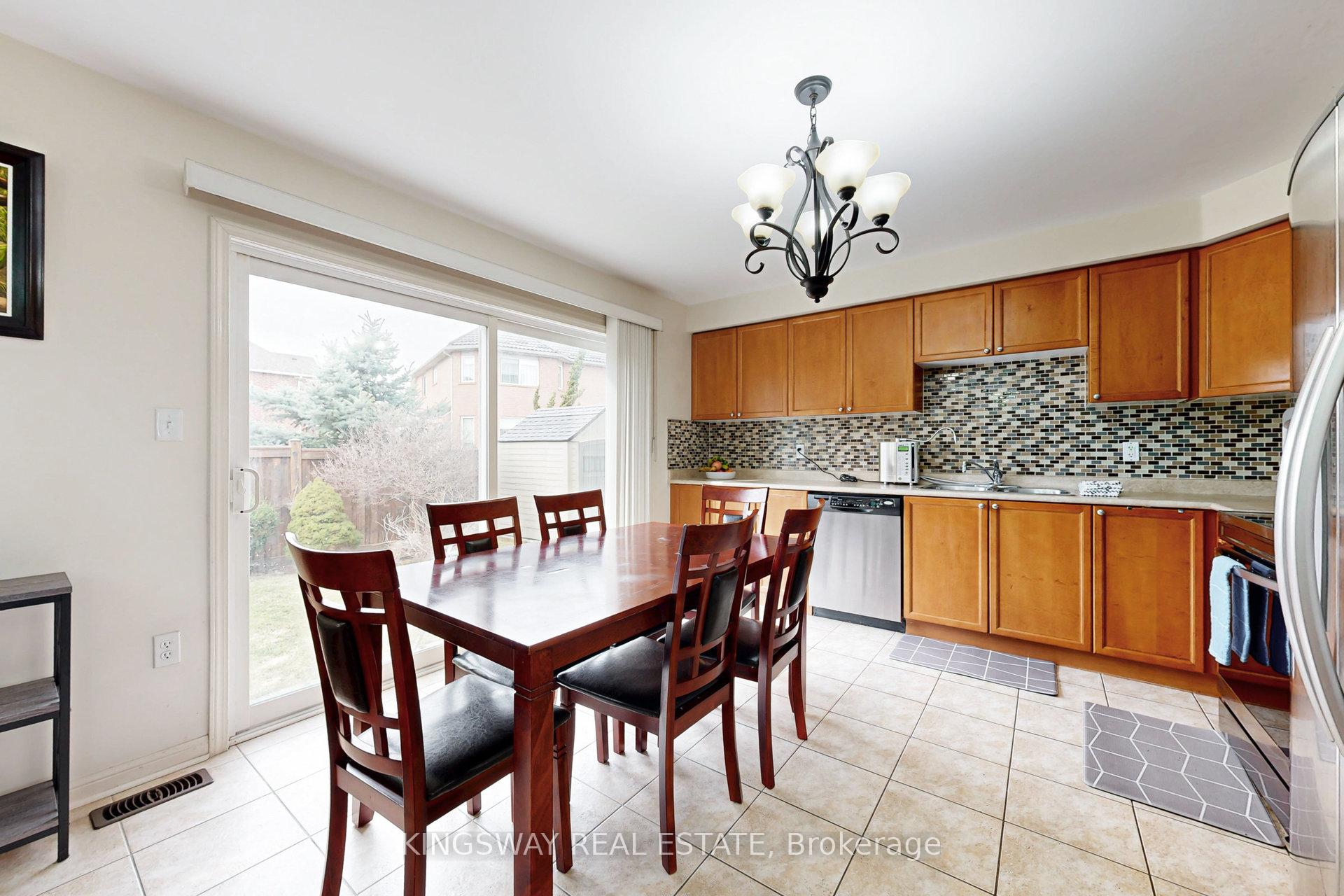 Photo 11 of 142 Valleyway Drive, Brampton, Credit Valley — HOMEH