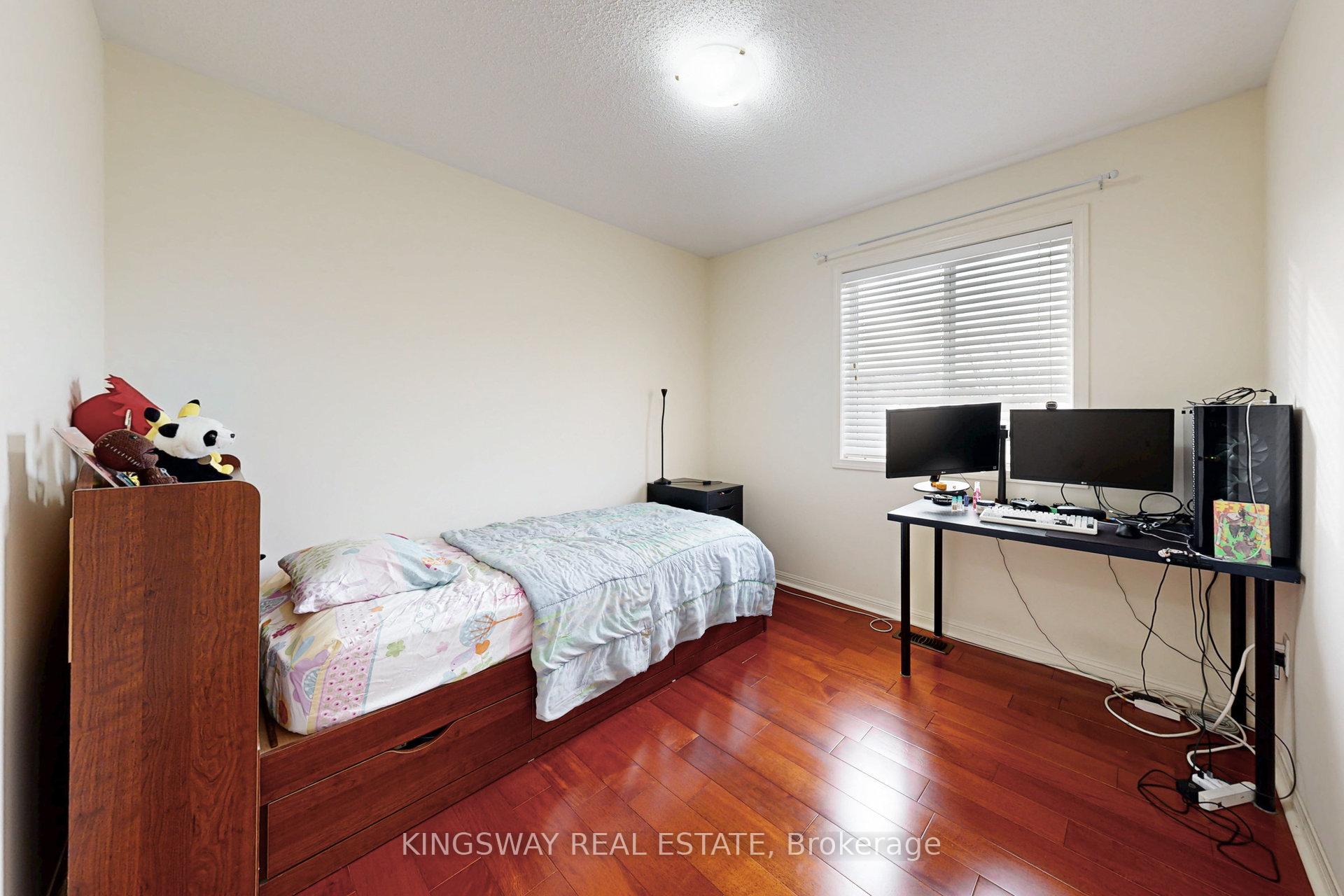 Photo 12 of 142 Valleyway Drive, Brampton, Credit Valley — HOMEH