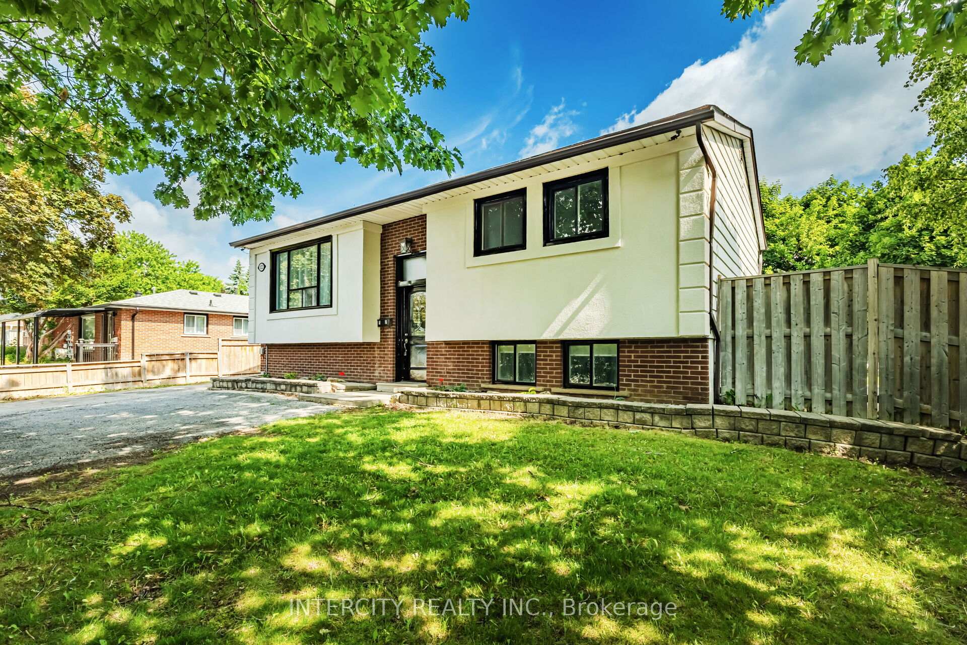 Photo 2 of 122 Rutherford Road N, Brampton, Madoc — HOMEH