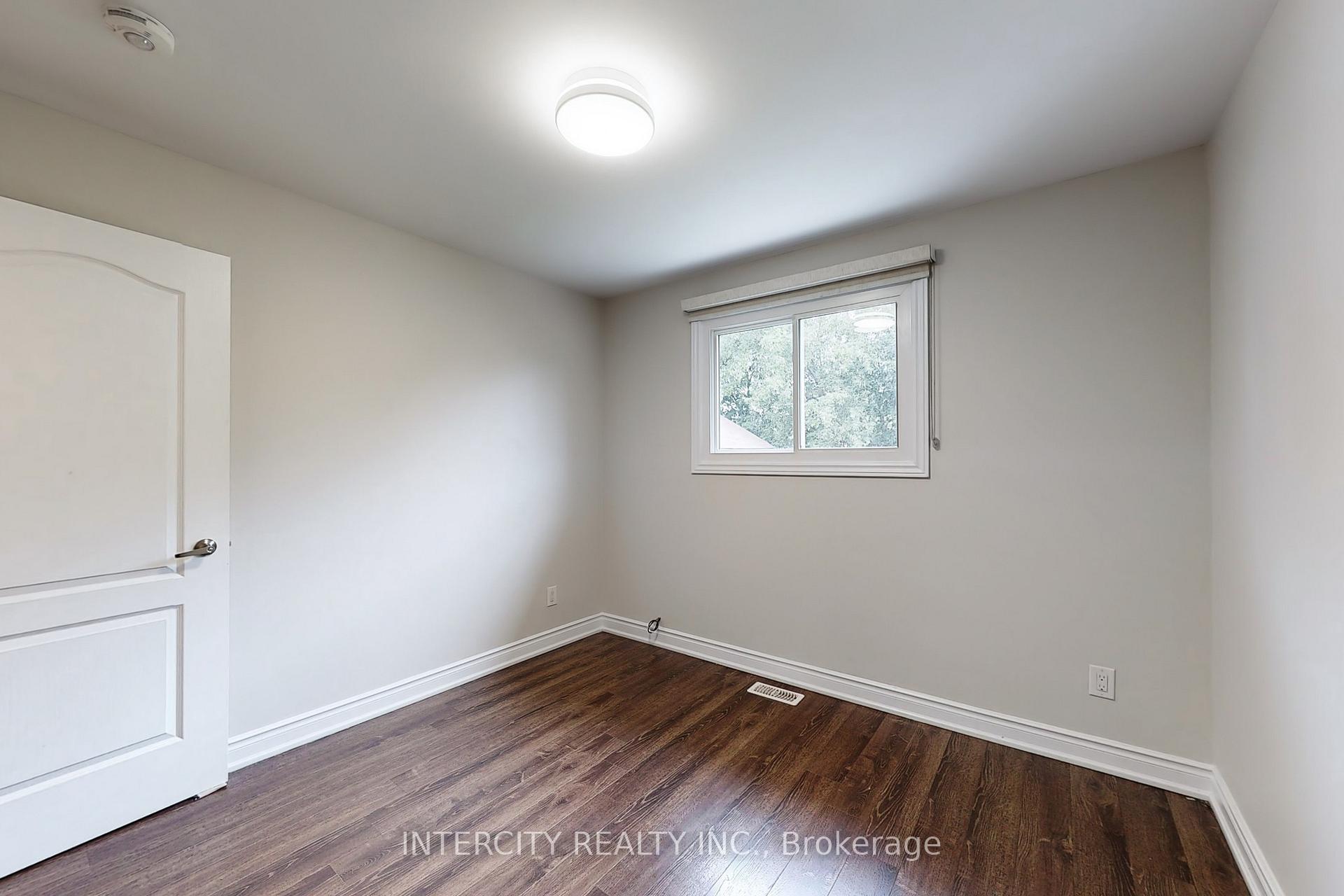 Photo 11 of 122 Rutherford Road N, Brampton, Madoc — HOMEH