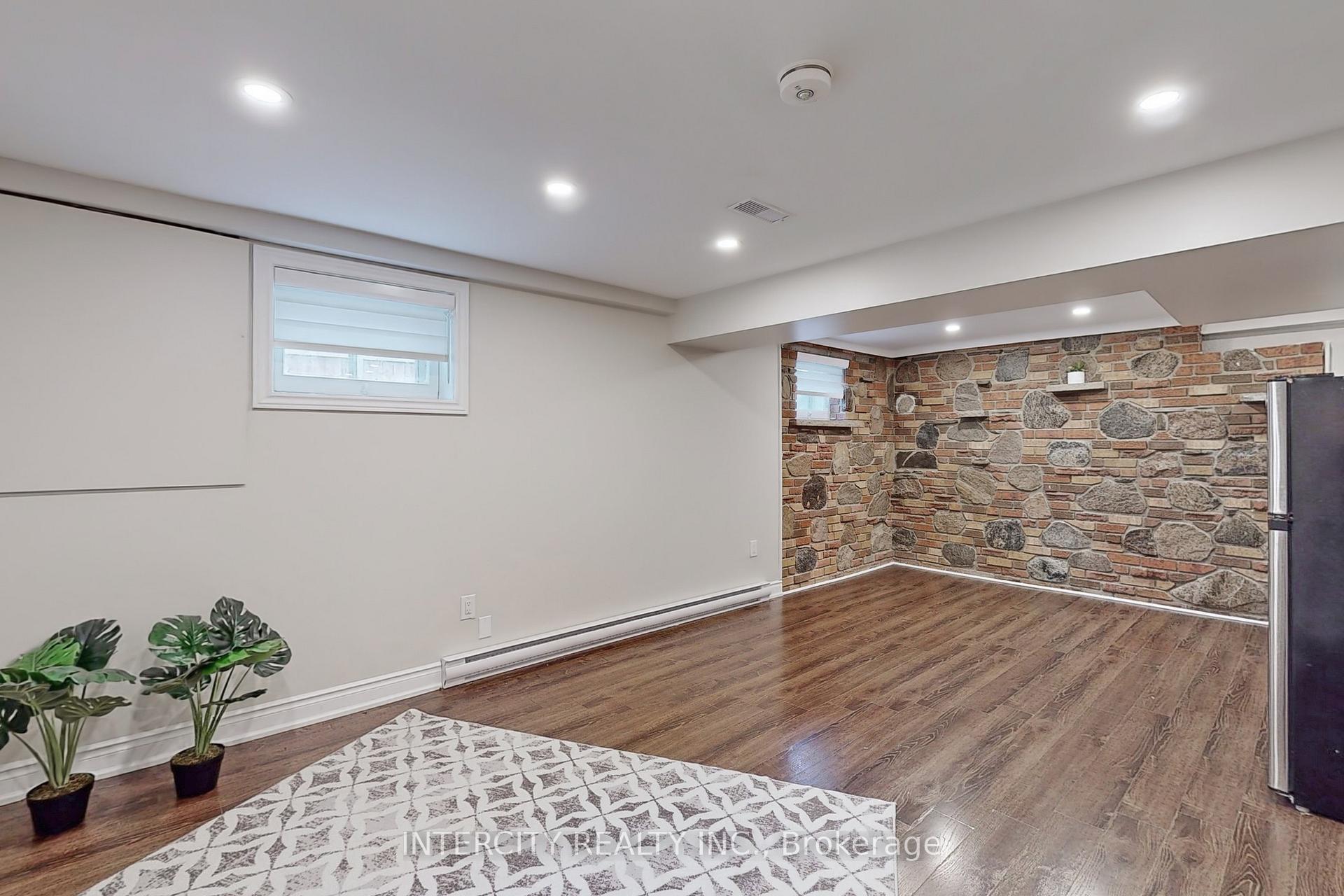 Photo 26 of 122 Rutherford Road N, Brampton, Madoc — HOMEH