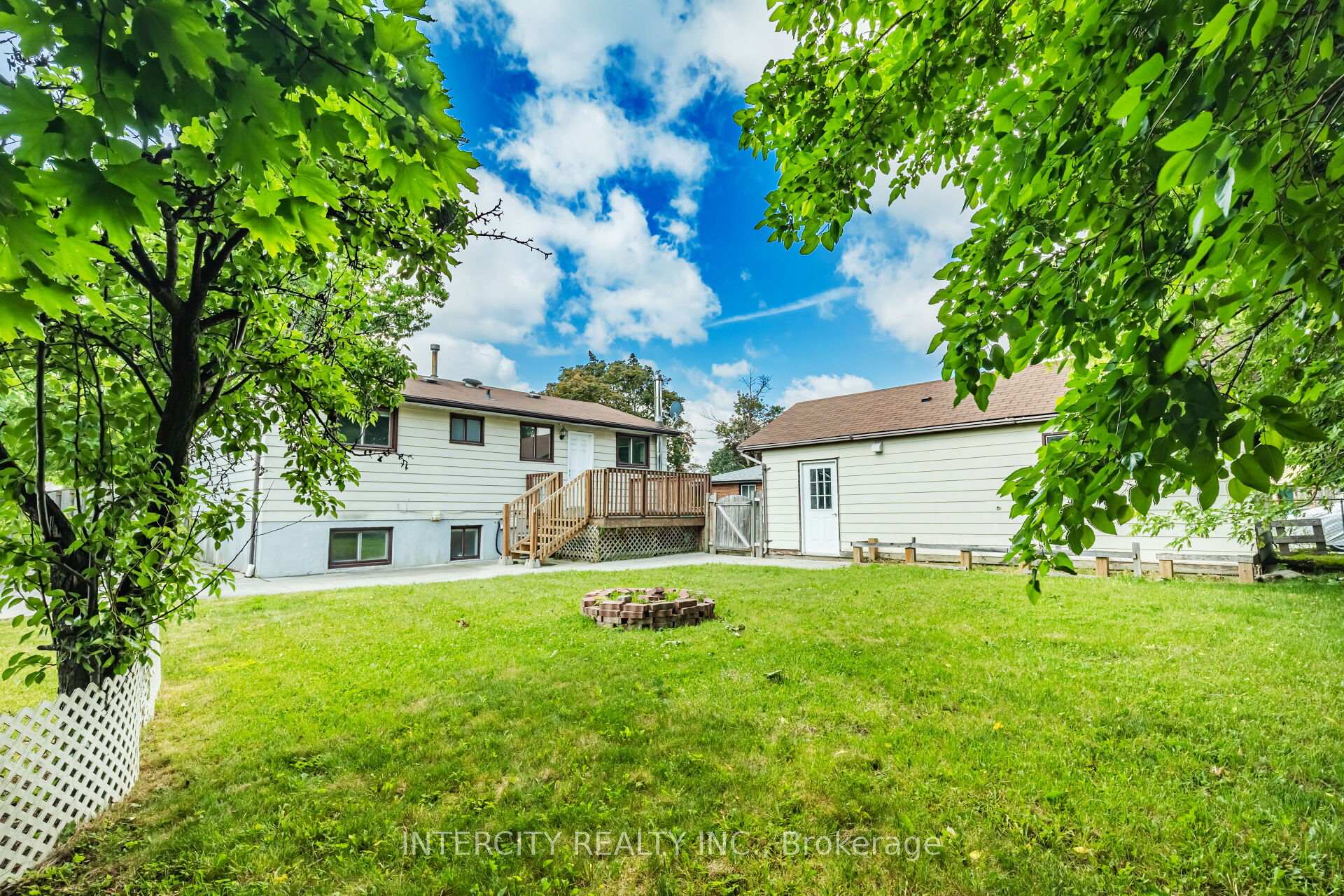 Photo 24 of 122 Rutherford Road N, Brampton, Madoc — HOMEH
