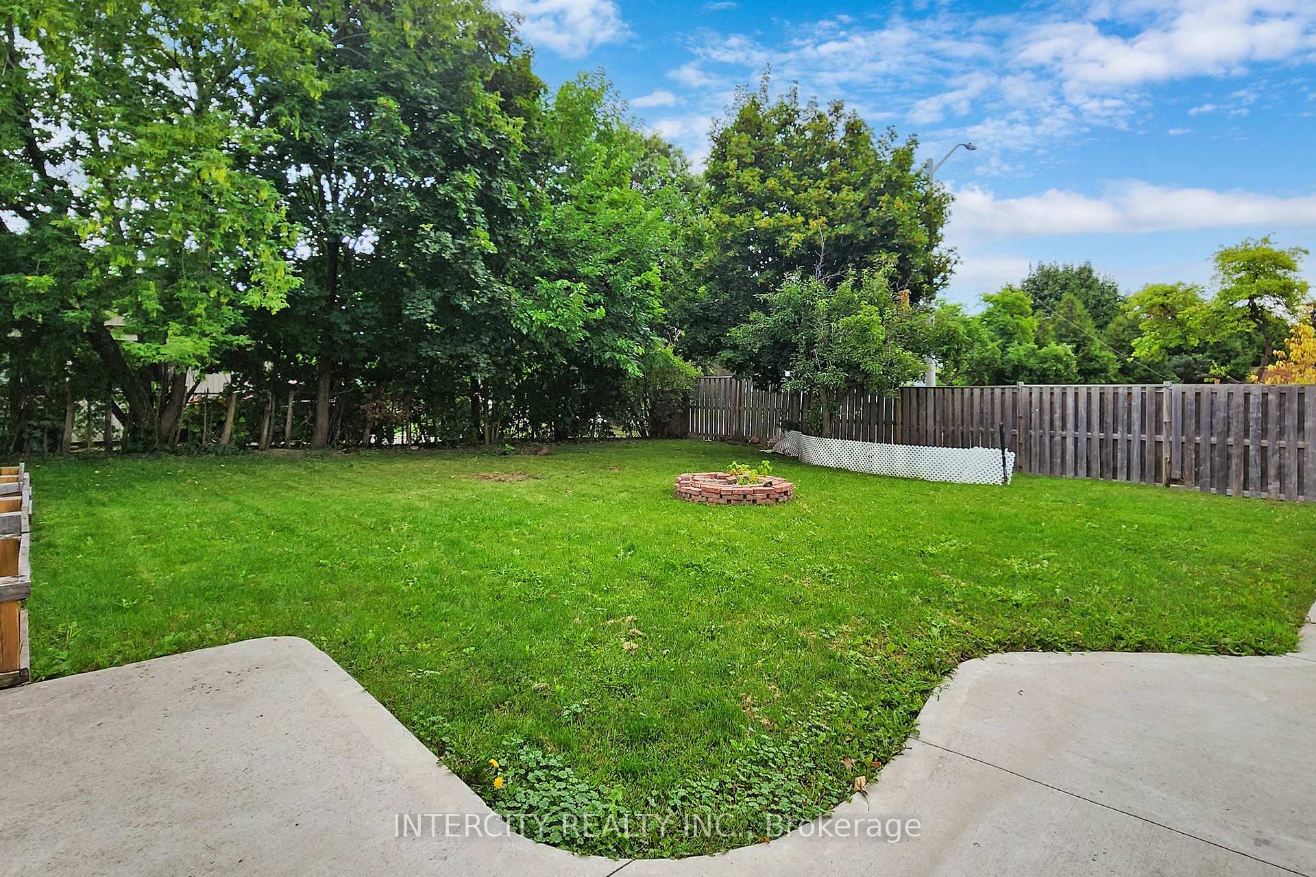 Photo 25 of 122 Rutherford Road N, Brampton, Madoc — HOMEH