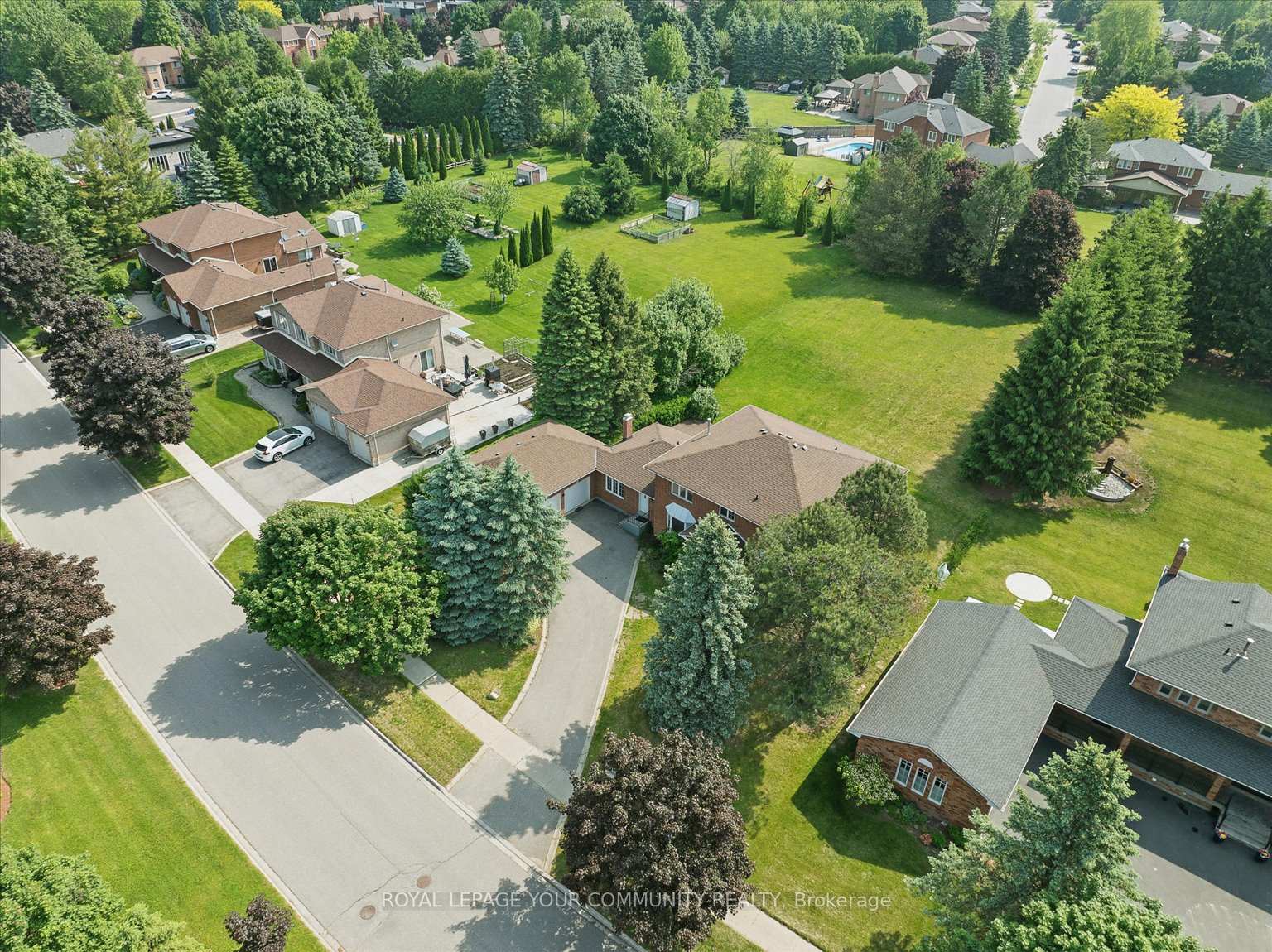 Photo 6 of 207 Burns Boulevard, King, King City — HOMEH