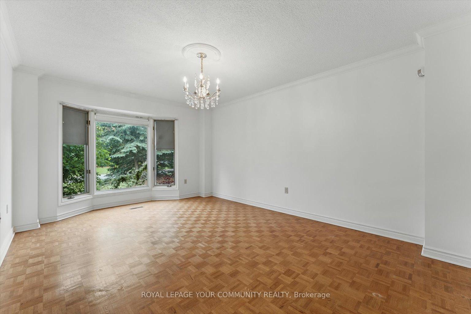 Photo 5 of 207 Burns Boulevard, King, King City — HOMEH