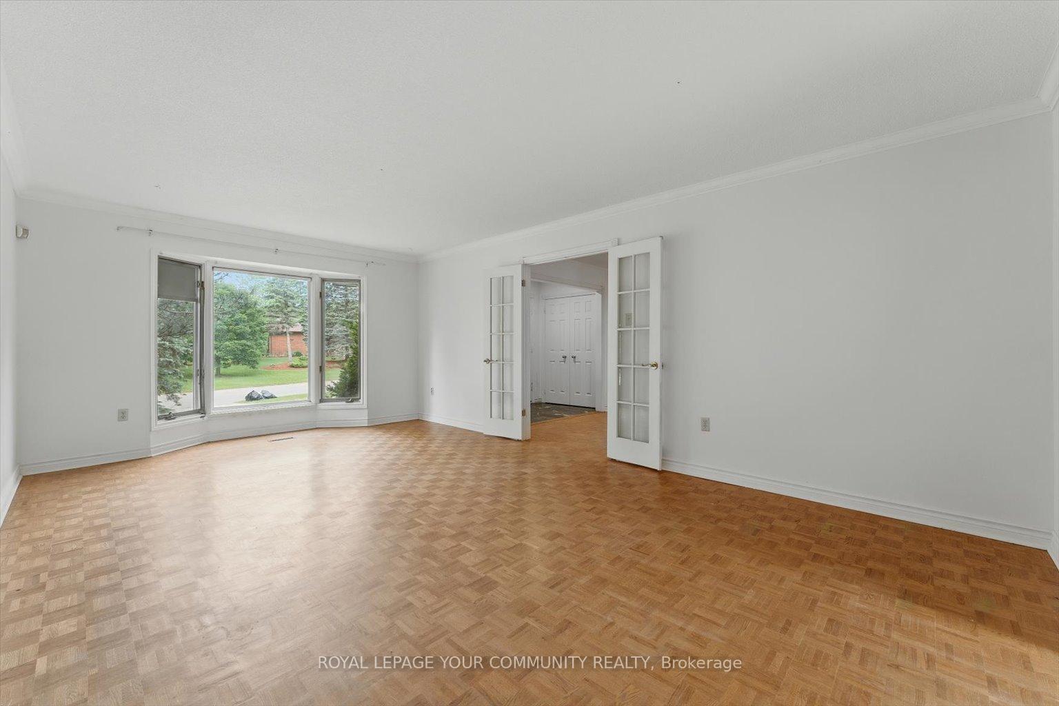 Photo 9 of 207 Burns Boulevard, King, King City — HOMEH