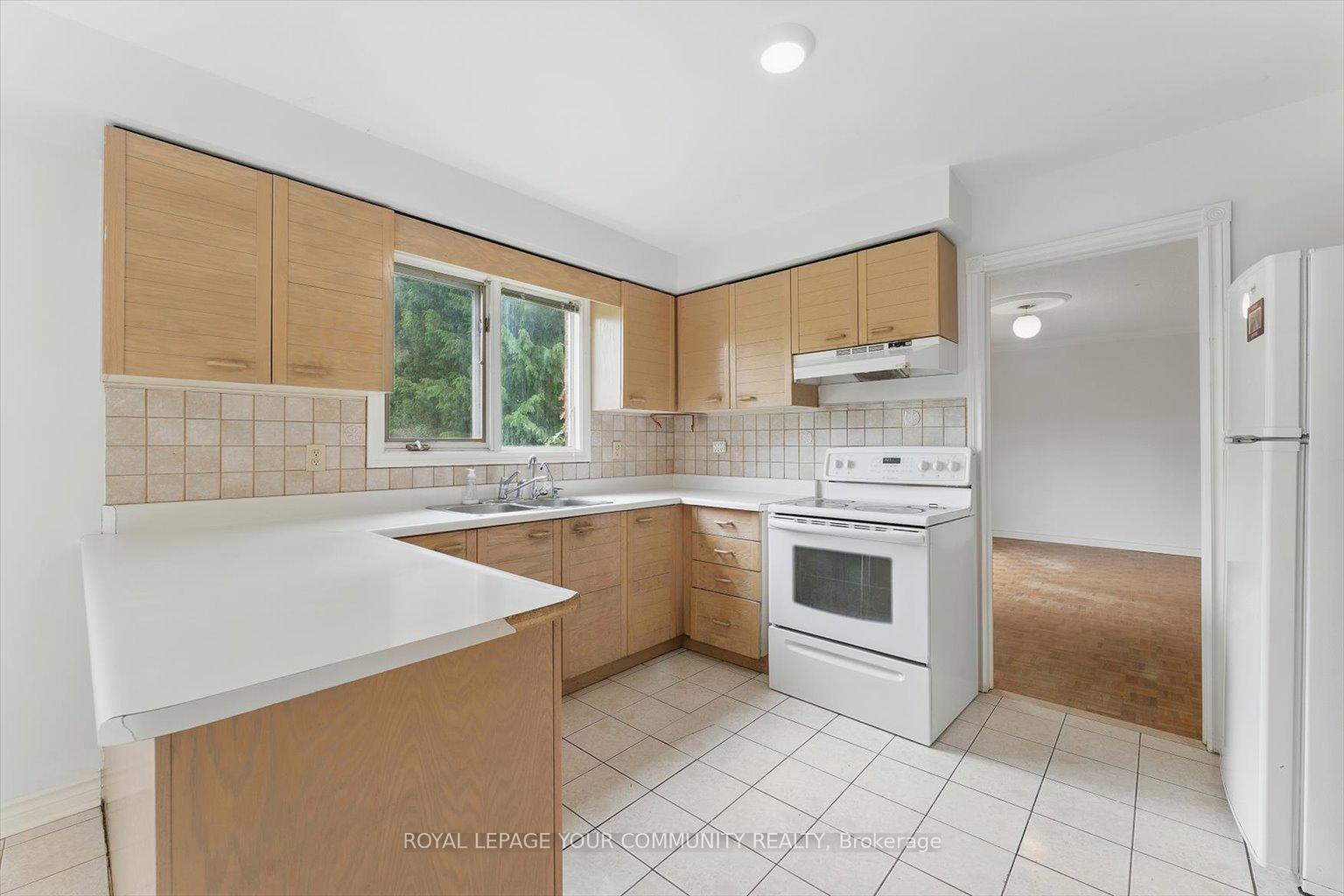 Photo 13 of 207 Burns Boulevard, King, King City — HOMEH