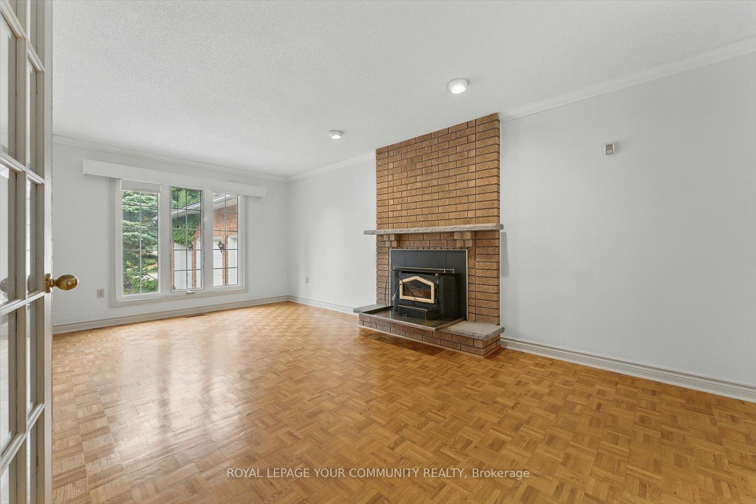 Photo 16 of 207 Burns Boulevard, King, King City — HOMEH