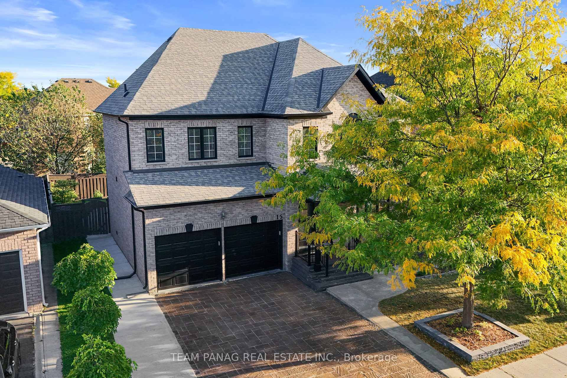 Photo 2 of 15 Banks Drive, Brampton, Vales of Castlemore — HOMEH