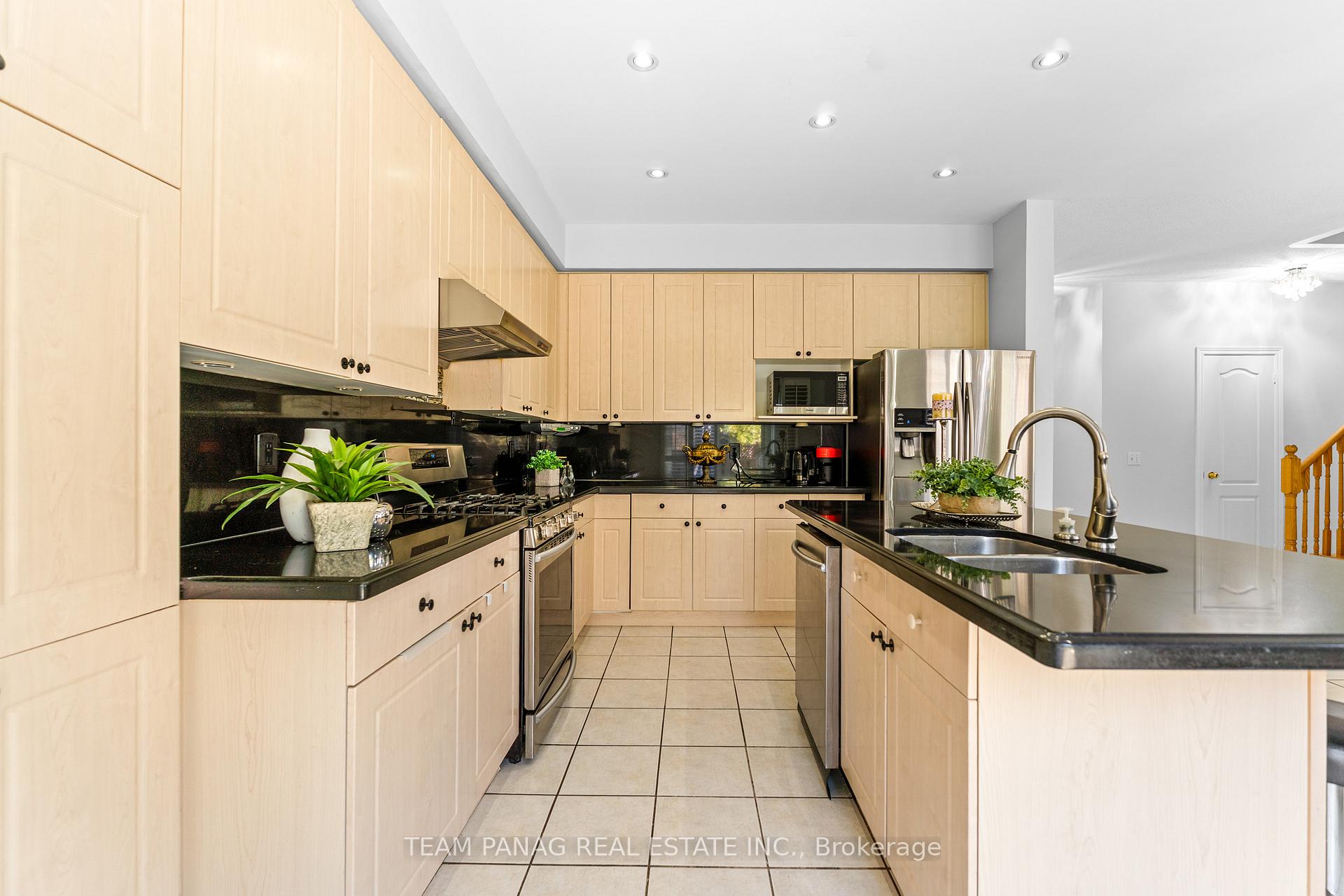 Photo 13 of 15 Banks Drive, Brampton, Vales of Castlemore — HOMEH