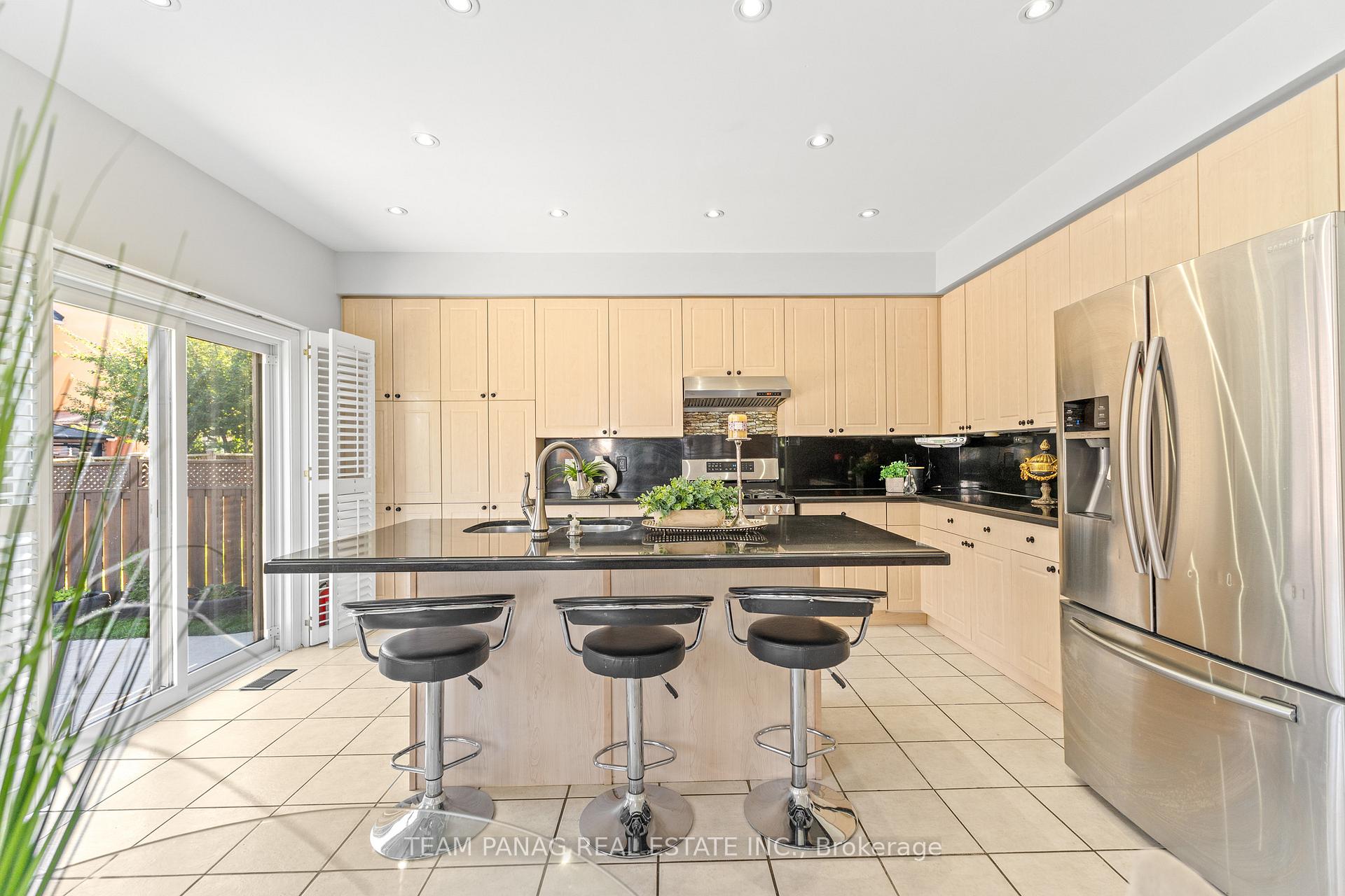 Photo 7 of 15 Banks Drive, Brampton, Vales of Castlemore — HOMEH