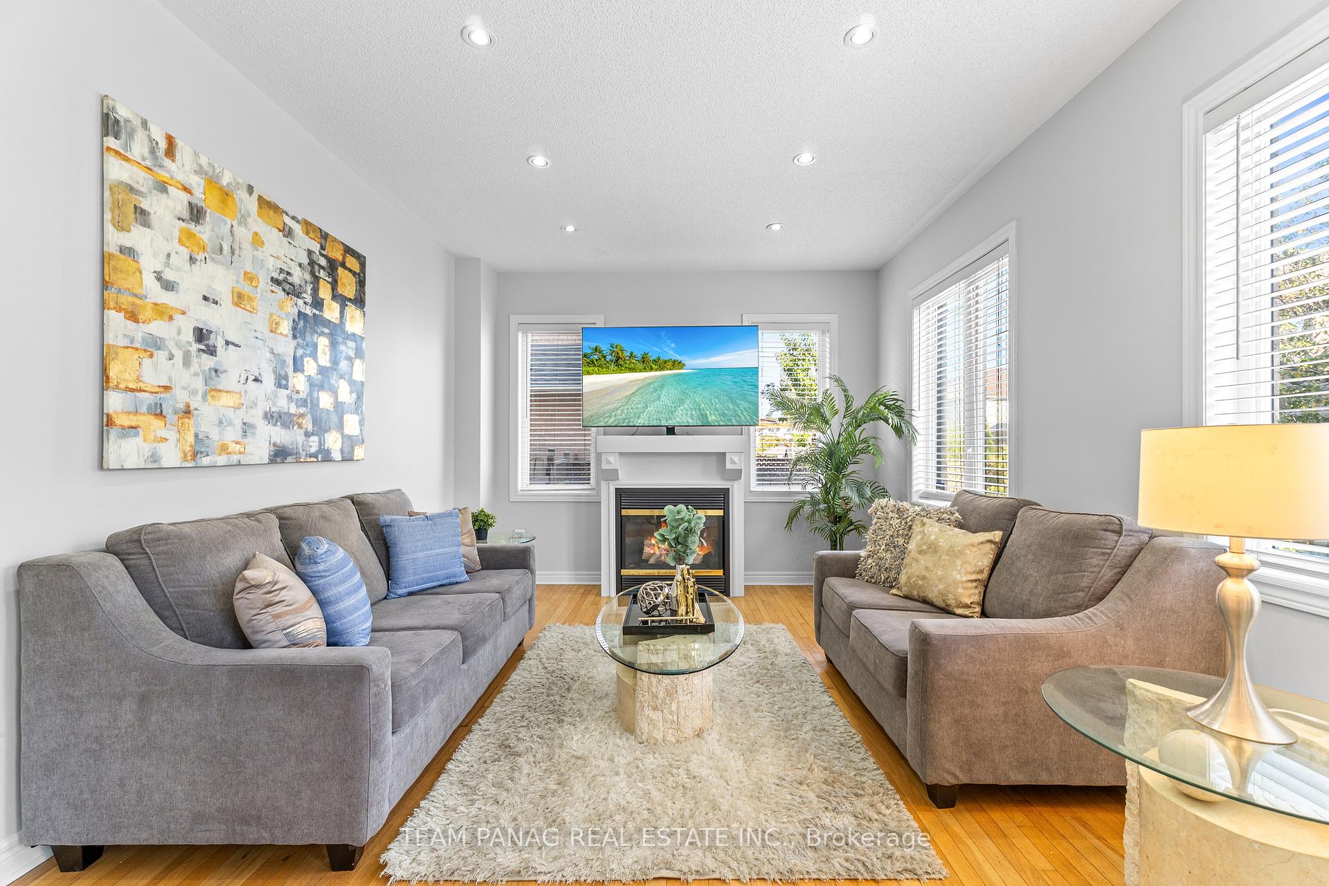 Photo 3 of 15 Banks Drive, Brampton, Vales of Castlemore — HOMEH