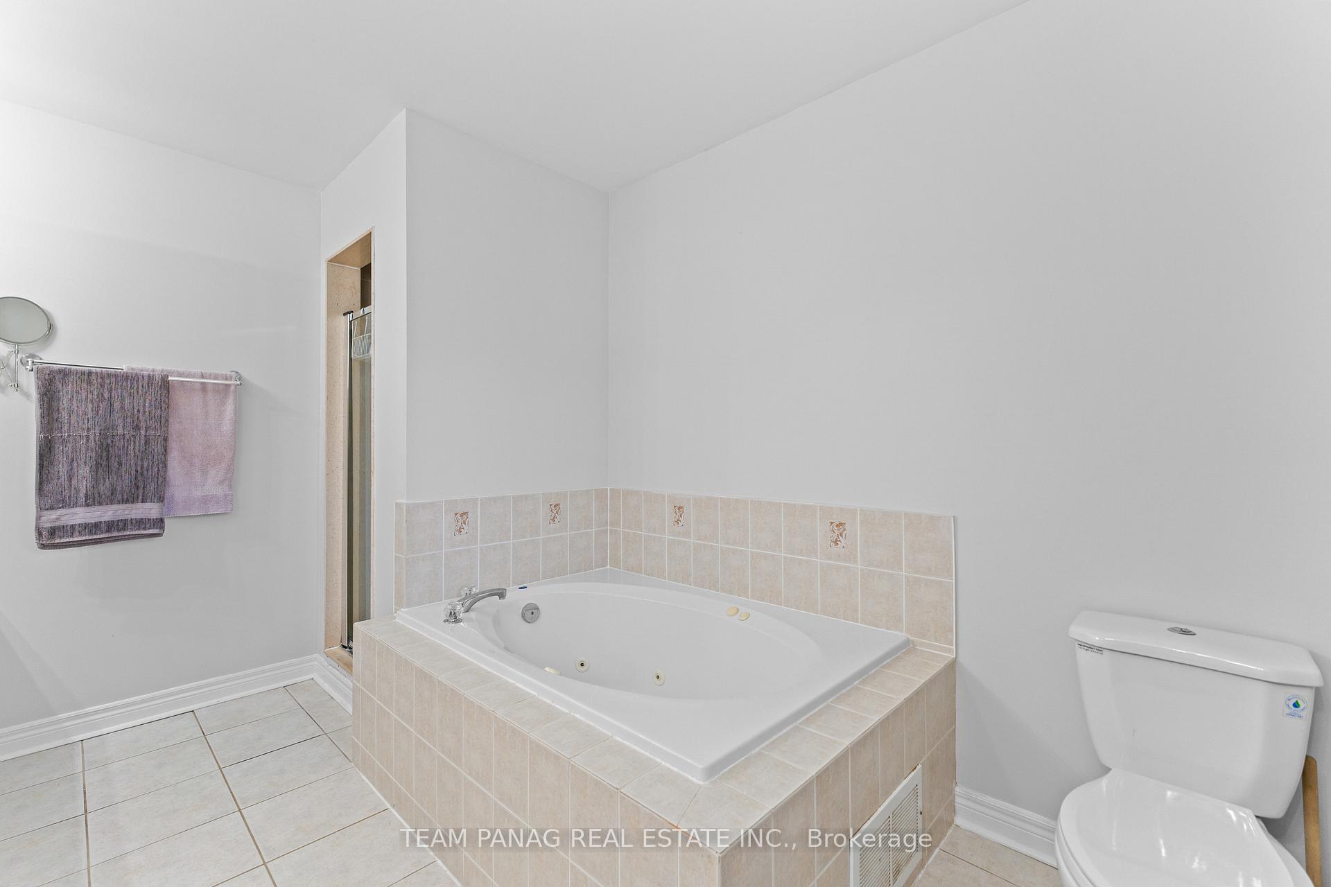 Photo 5 of 15 Banks Drive, Brampton, Vales of Castlemore — HOMEH