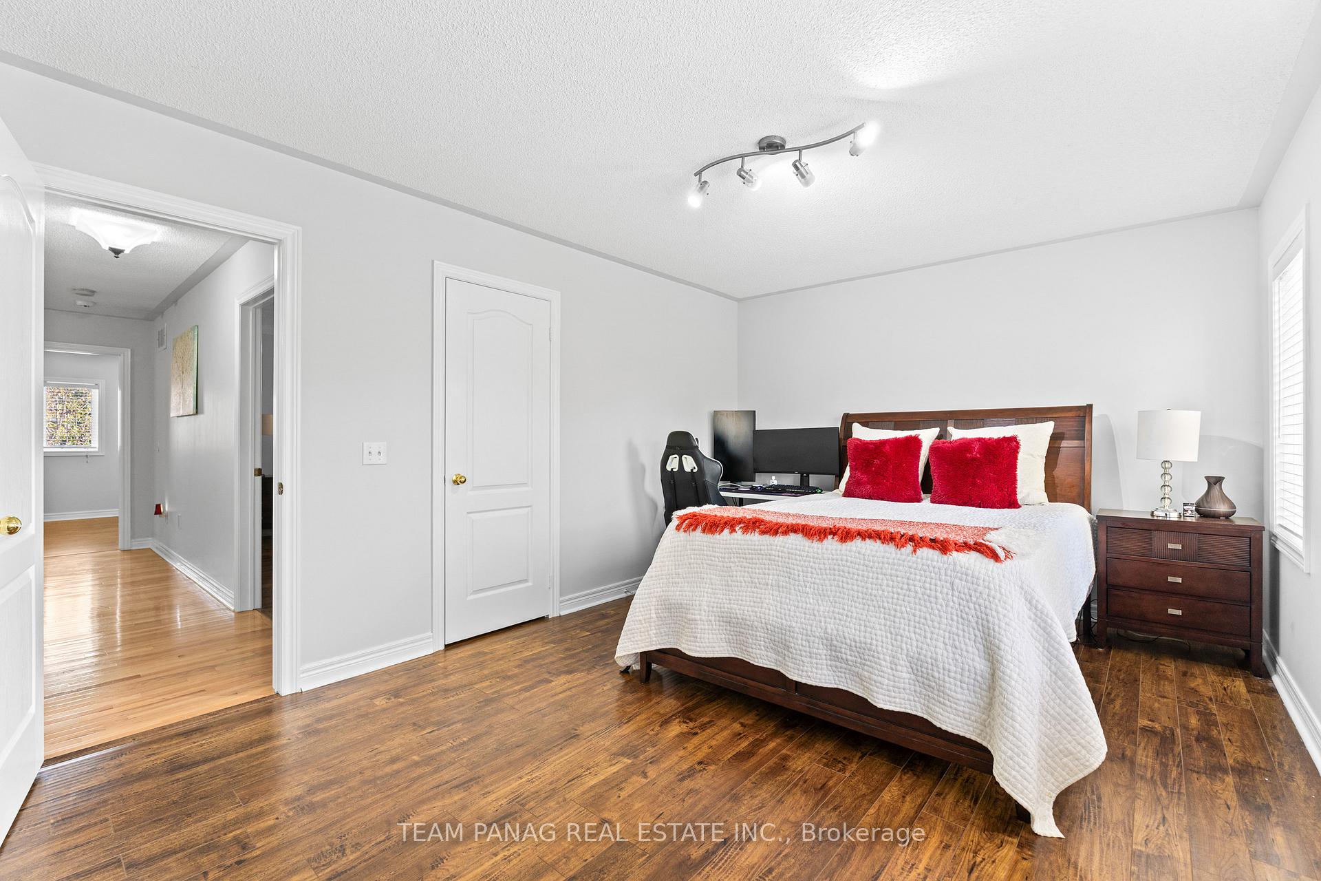 Photo 6 of 15 Banks Drive, Brampton, Vales of Castlemore — HOMEH