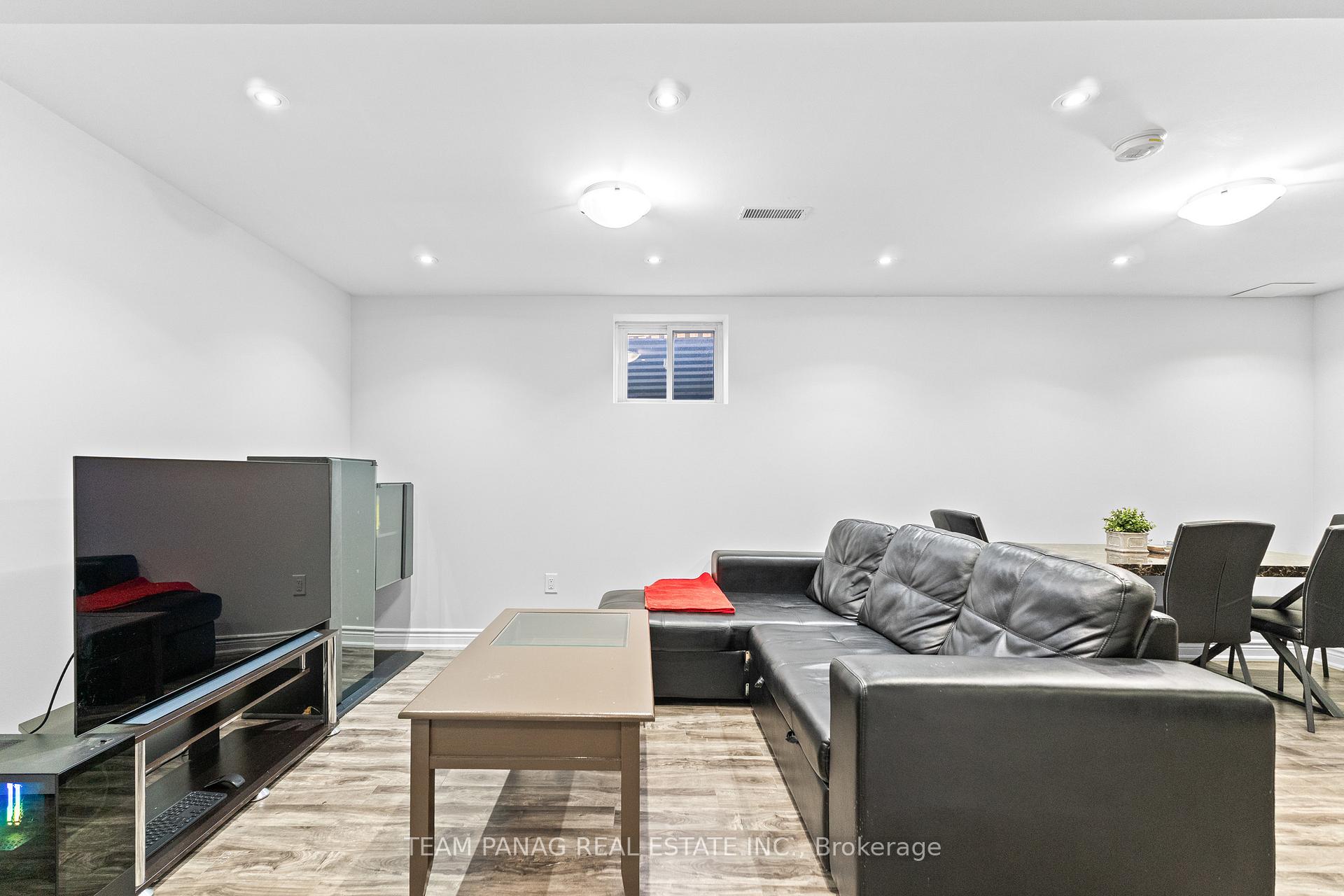 Photo 26 of 15 Banks Drive, Brampton, Vales of Castlemore — HOMEH