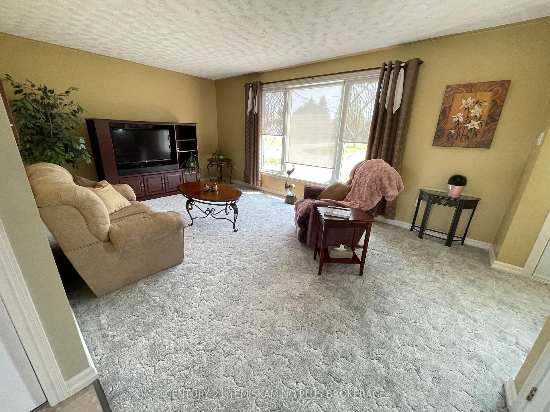 Photo 38 of 327 Crystal Crescent, Temiskaming Shores, New Liskeard — HOMEH
