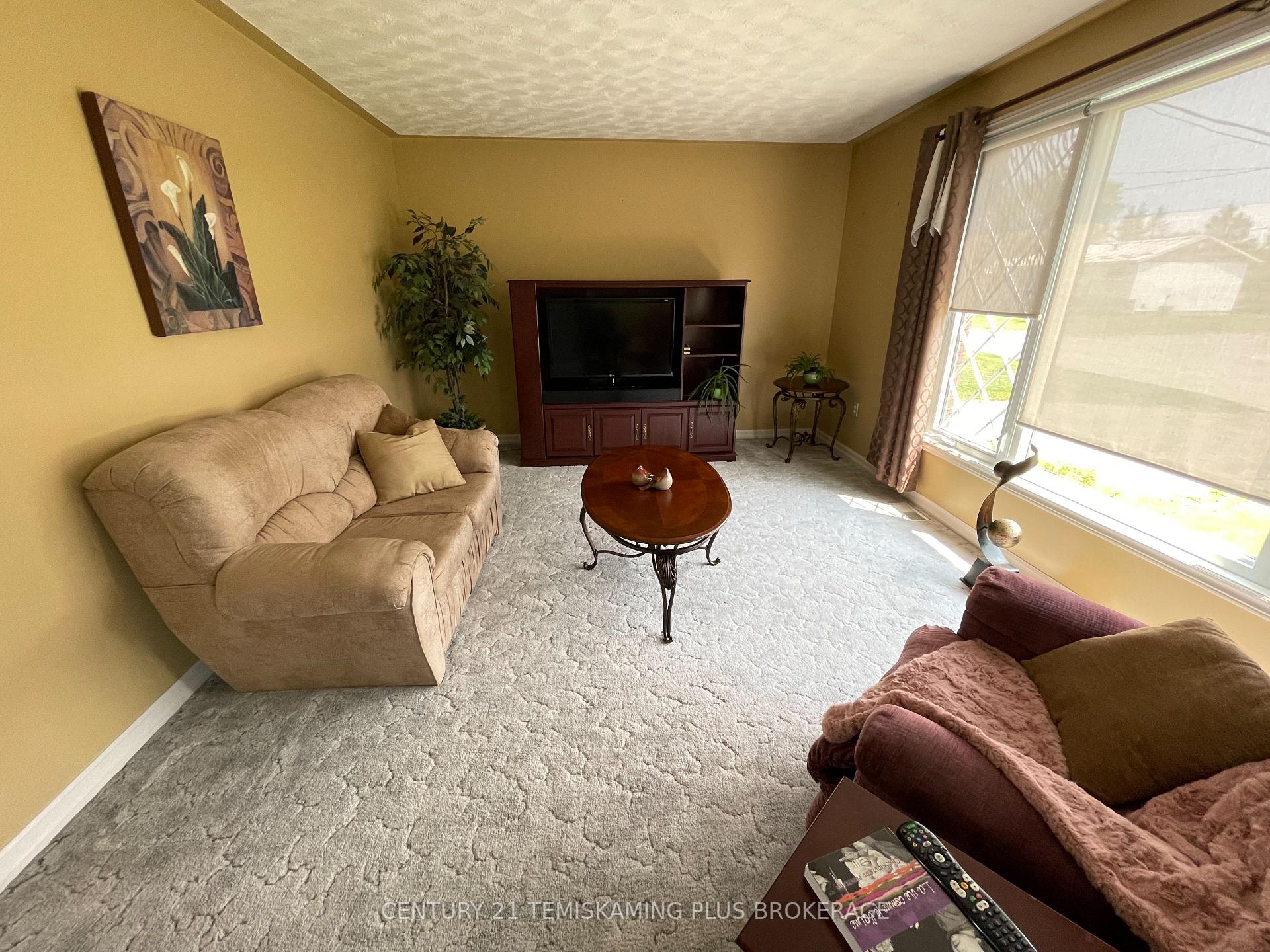 Photo 14 of 327 Crystal Crescent, Temiskaming Shores, New Liskeard — HOMEH