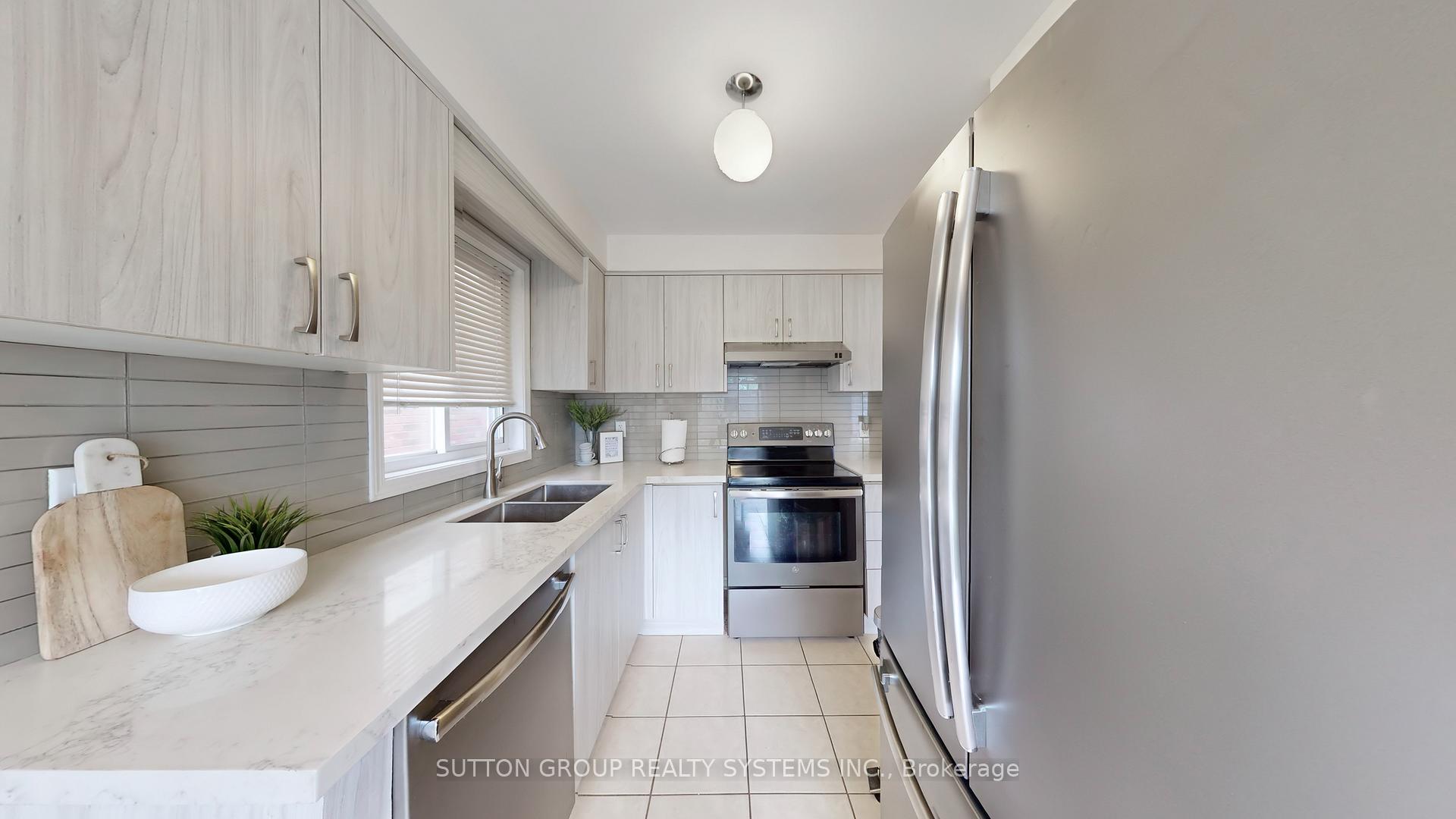 Photo 16 of 42 Sweetwood Circle, Brampton, Fletcher's Meadow — HOMEH