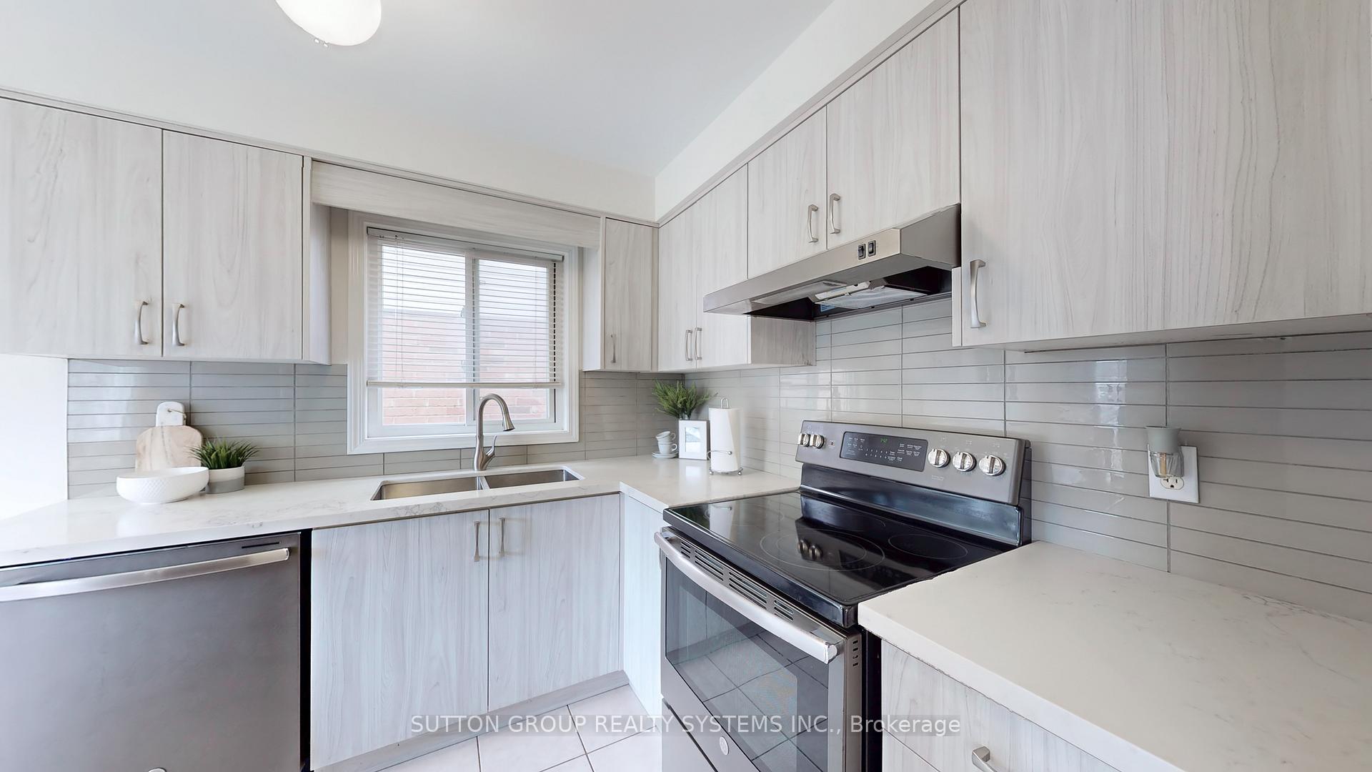 Photo 6 of 42 Sweetwood Circle, Brampton, Fletcher's Meadow — HOMEH