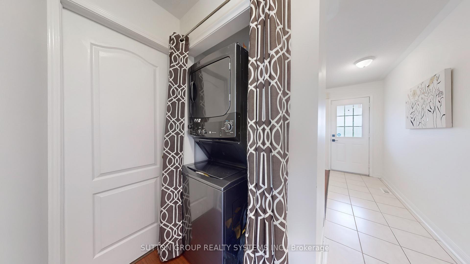 Photo 20 of 42 Sweetwood Circle, Brampton, Fletcher's Meadow — HOMEH