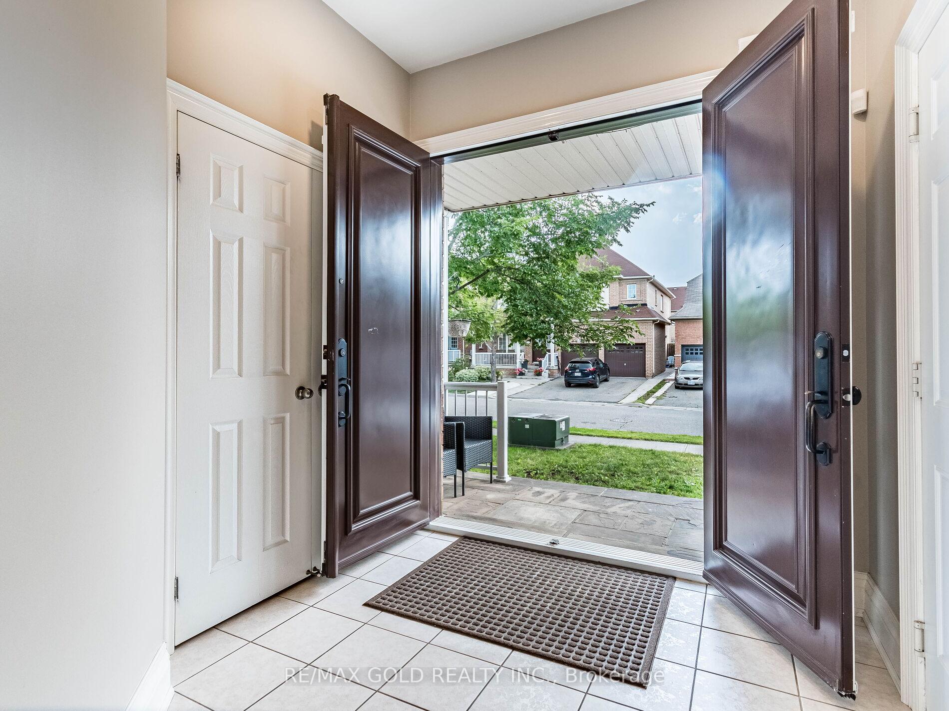 Photo 4 of 22 Game Creek Crescent, Brampton, Northwest Sandalwood Parkway — HOMEH