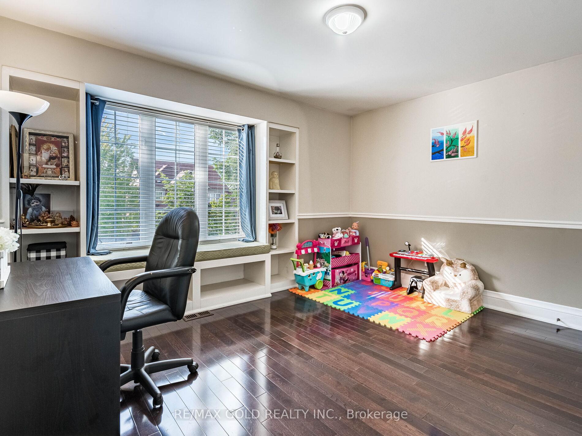 Photo 5 of 22 Game Creek Crescent, Brampton, Northwest Sandalwood Parkway — HOMEH